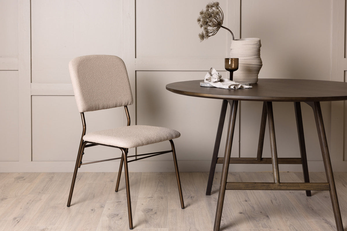 Dieser Stuhl in Beige präsentiert im Onlineshop von KAQTU Design AG. Stuhl ist von Venture Home
