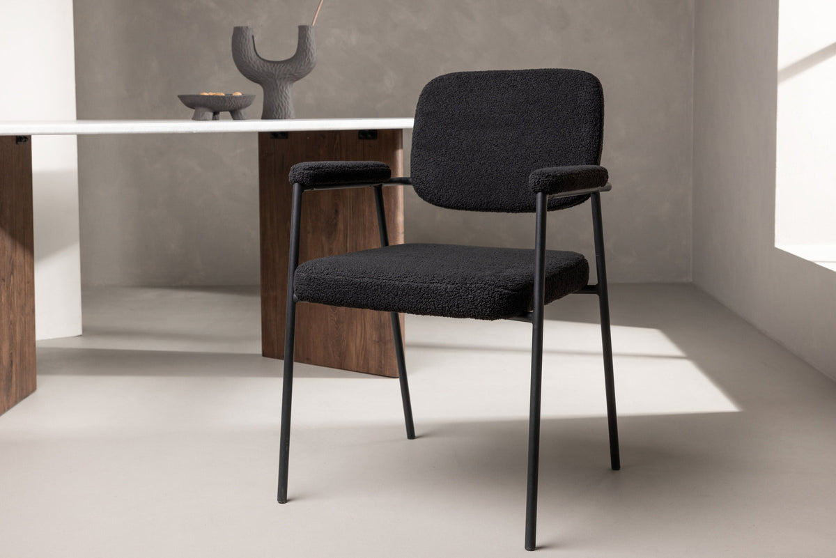 Yesterday Stuhl in Schwarz präsentiert im Onlineshop von KAQTU Design AG. Stuhl mit Armlehne ist von Venture Home
