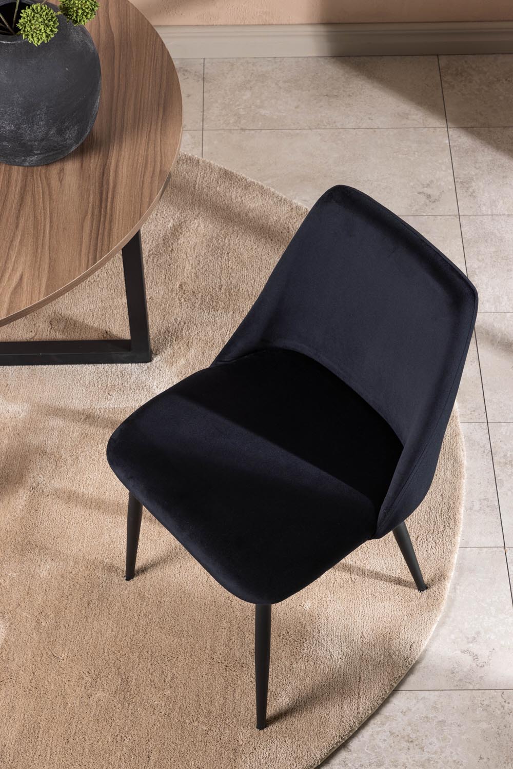 Night Stuhl in Schwarz präsentiert im Onlineshop von KAQTU Design AG. Stuhl ist von Venture Home
