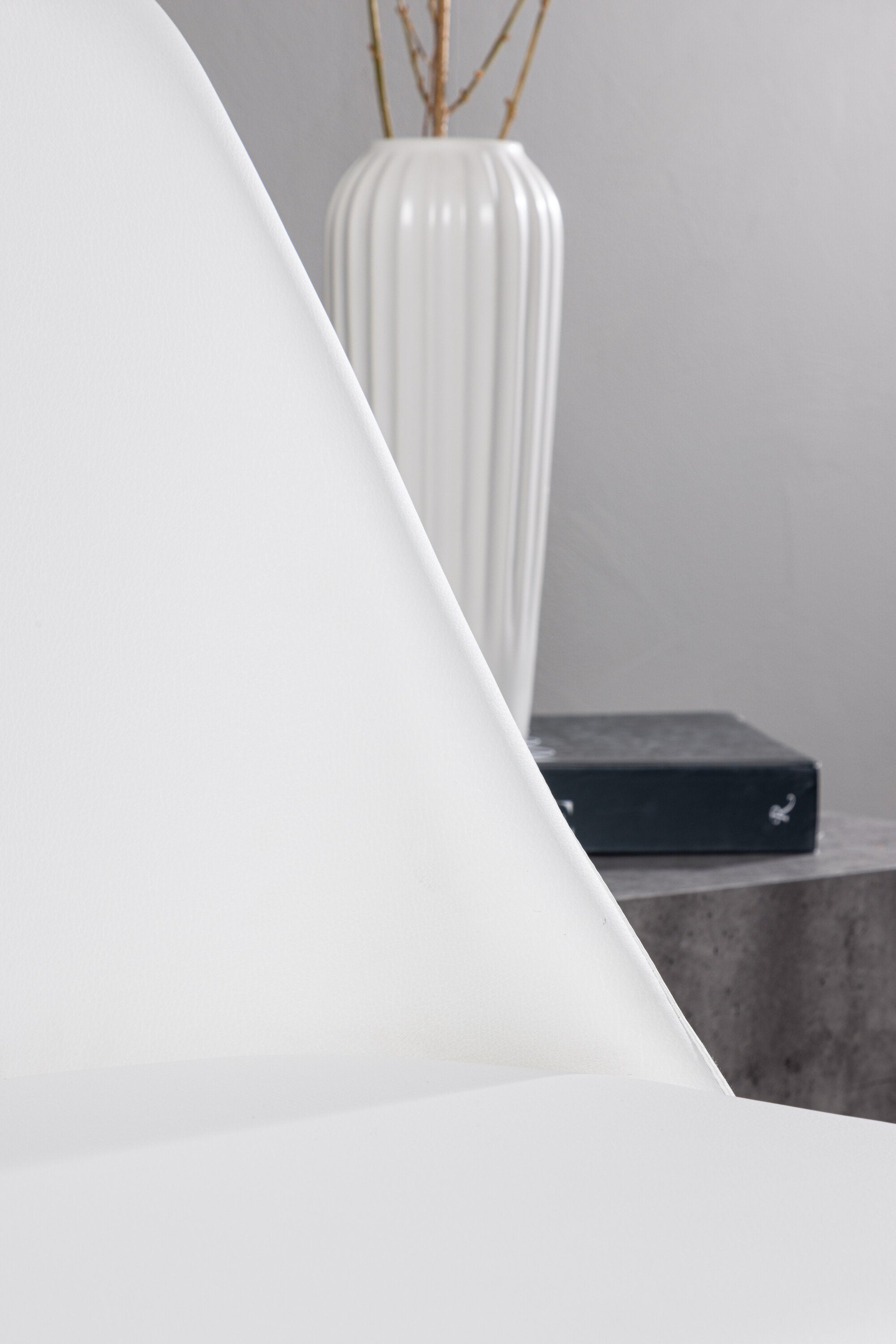 Night Stuhl in Weiss präsentiert im Onlineshop von KAQTU Design AG. Stuhl ist von Venture Home