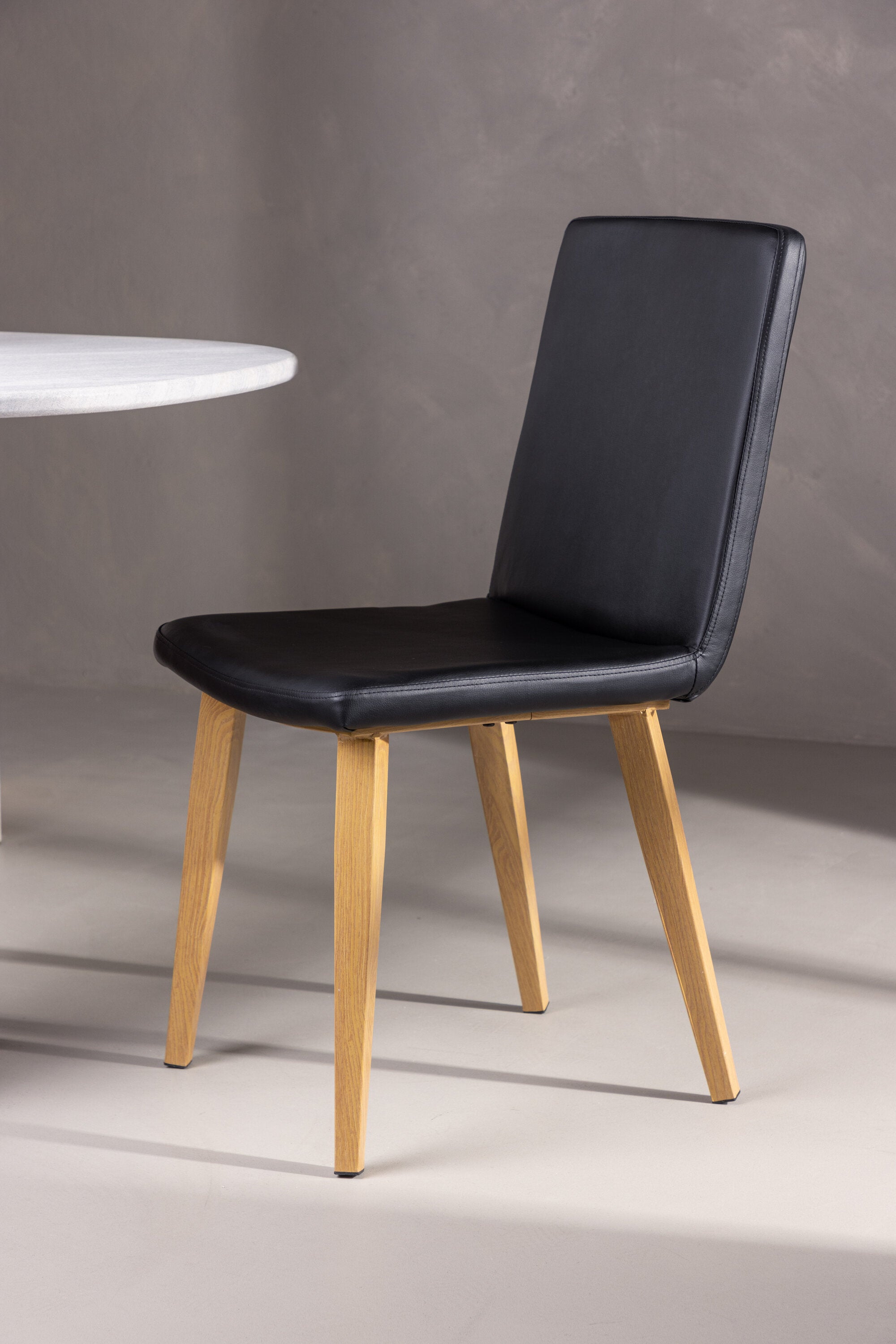 Heute Stuhl in Schwarz präsentiert im Onlineshop von KAQTU Design AG. Stuhl ist von Venture Home