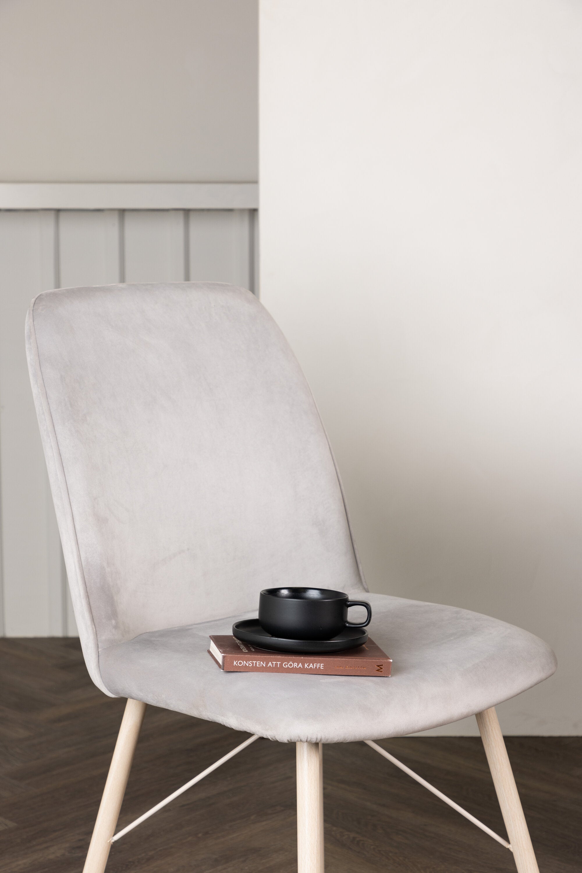 Everyday Stuhl in Grau präsentiert im Onlineshop von KAQTU Design AG. Stuhl ist von Venture Home