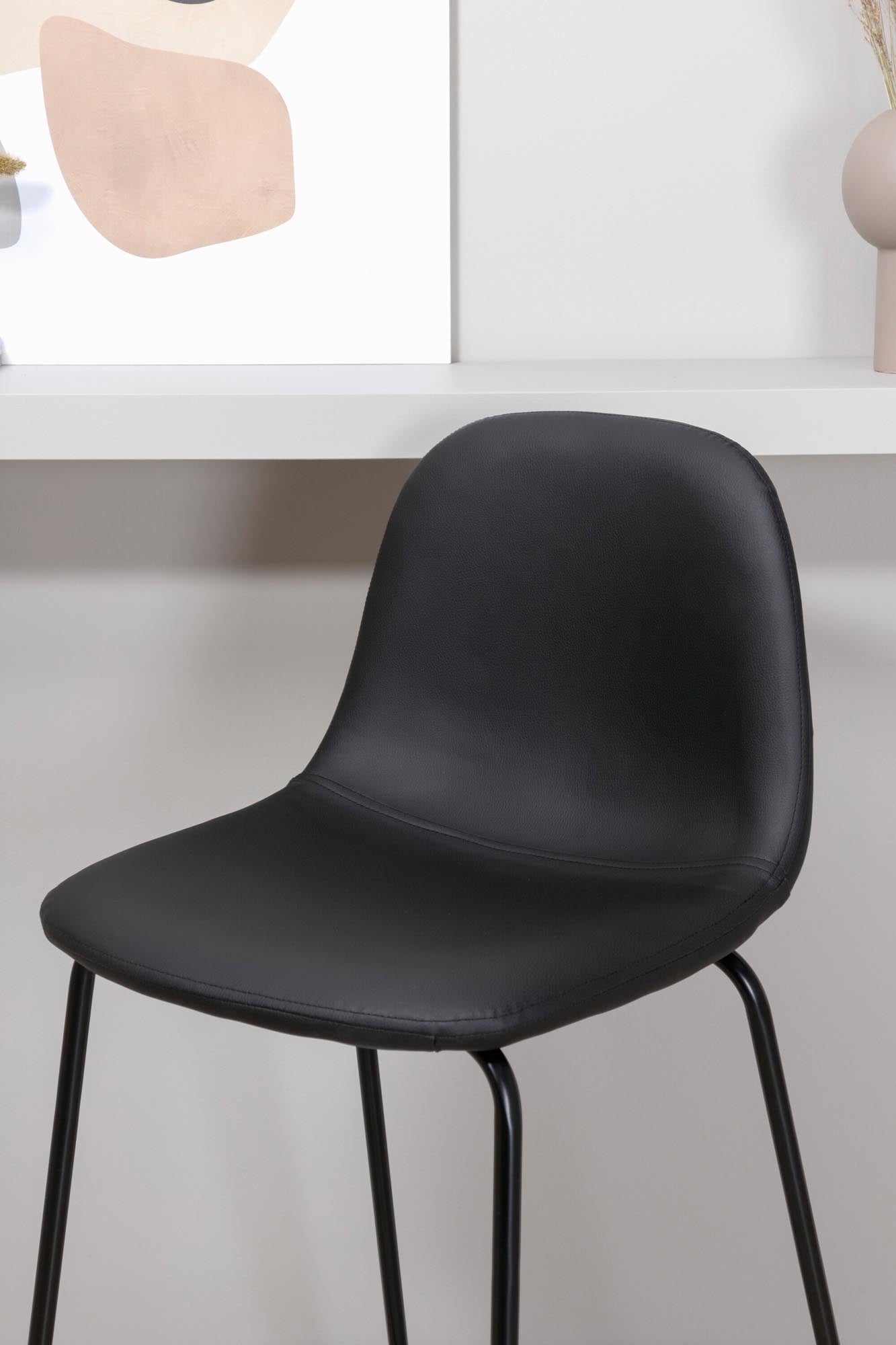 Polar Barstuhl in Schwarz präsentiert im Onlineshop von KAQTU Design AG. Barstuhl ist von Venture Home