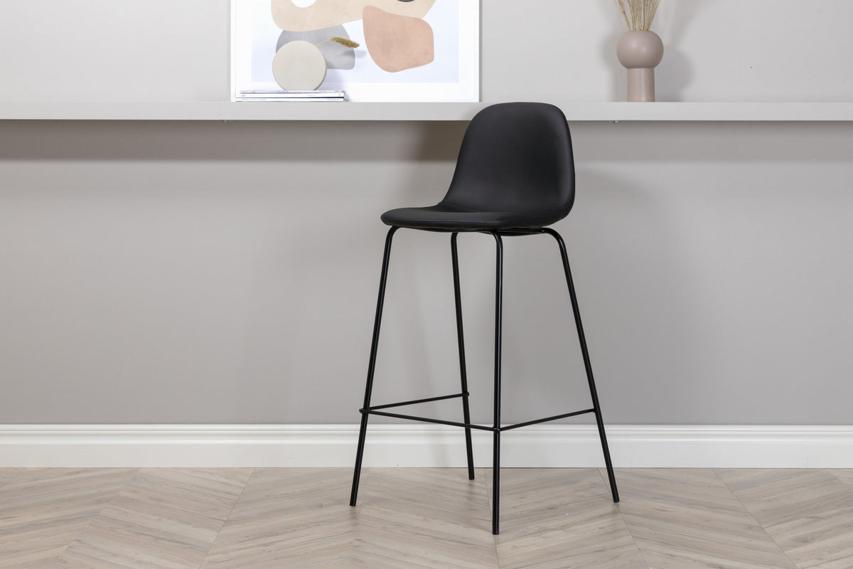 Polar Barstuhl in Schwarz präsentiert im Onlineshop von KAQTU Design AG. Barstuhl ist von Venture Home