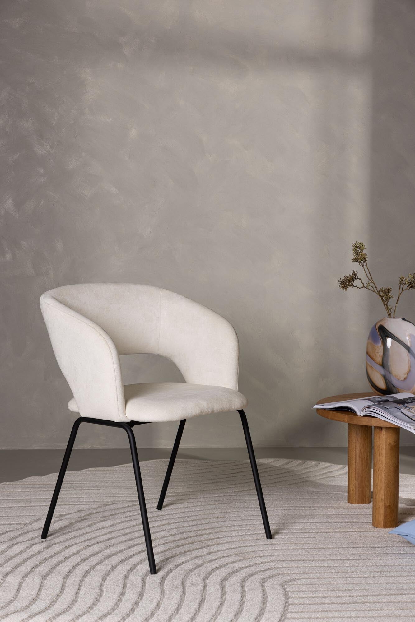 Stylischer DAY Stuhl von Venture Home: Hochwertiger Leinenbezug, filigrane Stahlbeine, ideal für Esszimmer und Home Office.