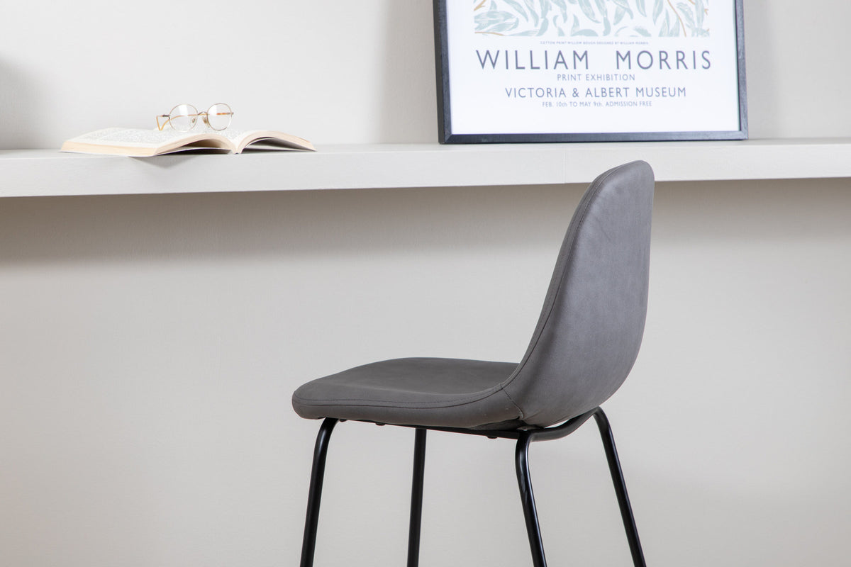 Polar Barstuhl in Grau präsentiert im Onlineshop von KAQTU Design AG. Barstuhl ist von Venture Home