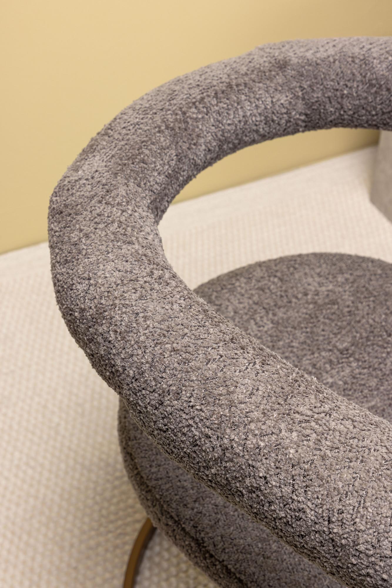 Morgen Esszimmerstuhl von Venture Home: Ergonomisch, modern und einladend – perfekter Komfort für unvergessliche Mahlzeiten.