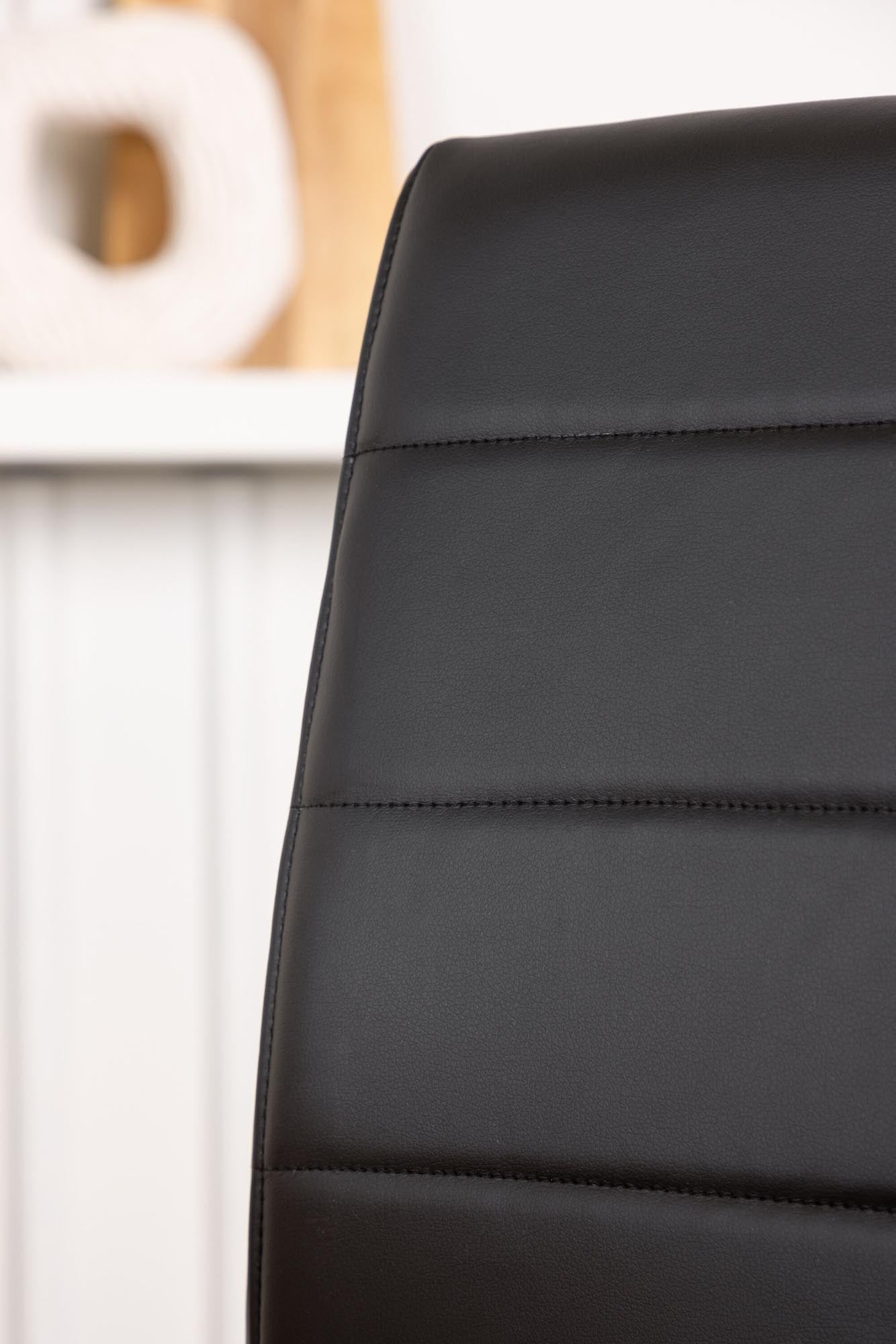 Tempo Stuhl in Schwarz präsentiert im Onlineshop von KAQTU Design AG. Stuhl ist von Venture Home