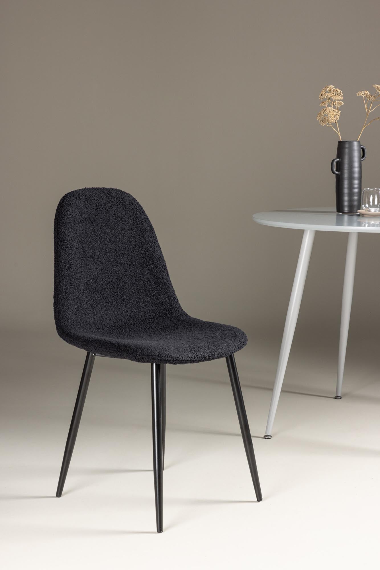 Eleganter Polar Stuhl: Skandinavisches Design für Ihr Esszimmer.