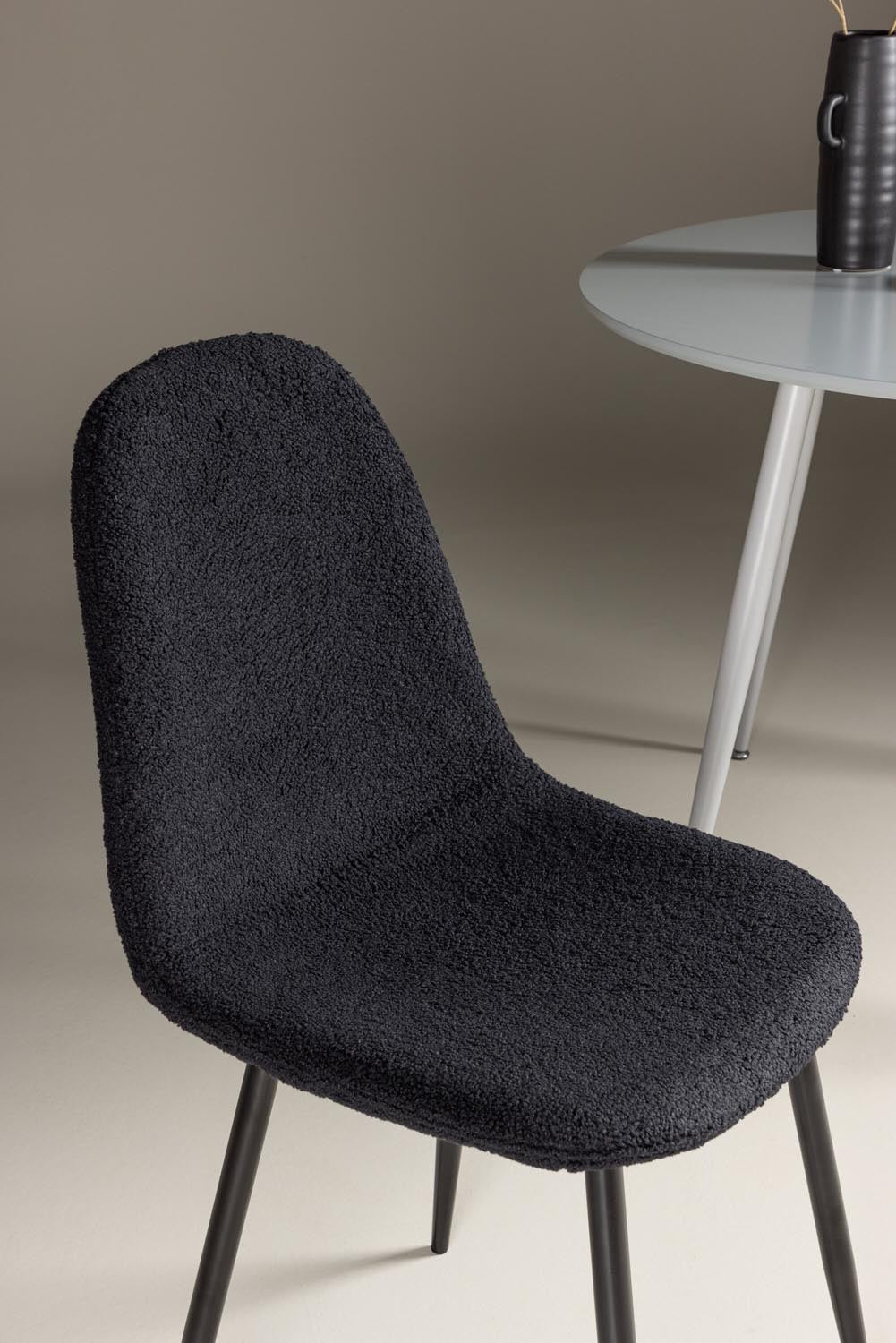 Polar Esszimmerstuhl in Schwarz präsentiert im Onlineshop von KAQTU Design AG. Stuhl ist von Venture Home