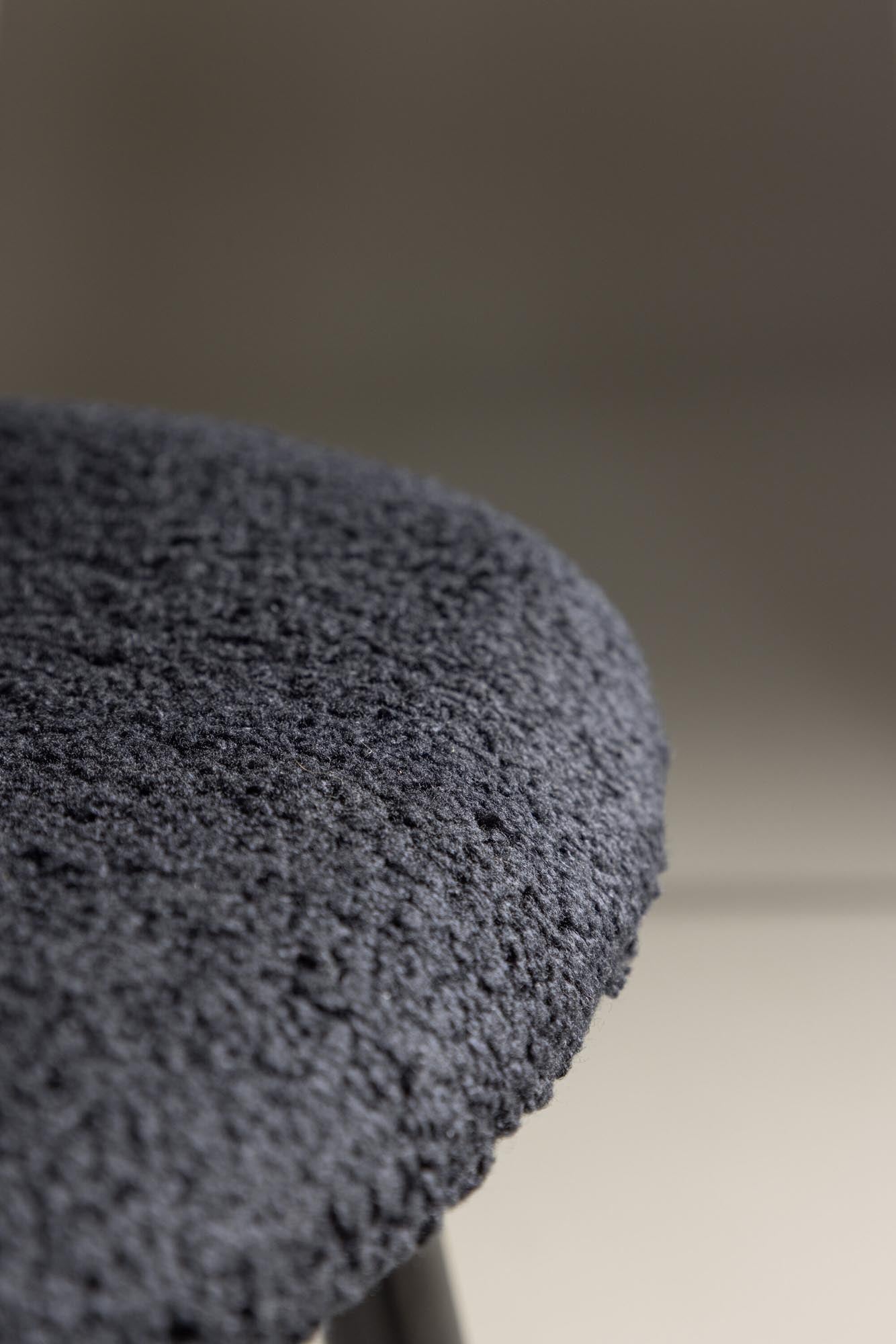 Eleganter Polar Stuhl: Skandinavische Ästhetik für Ihr Esszimmer.