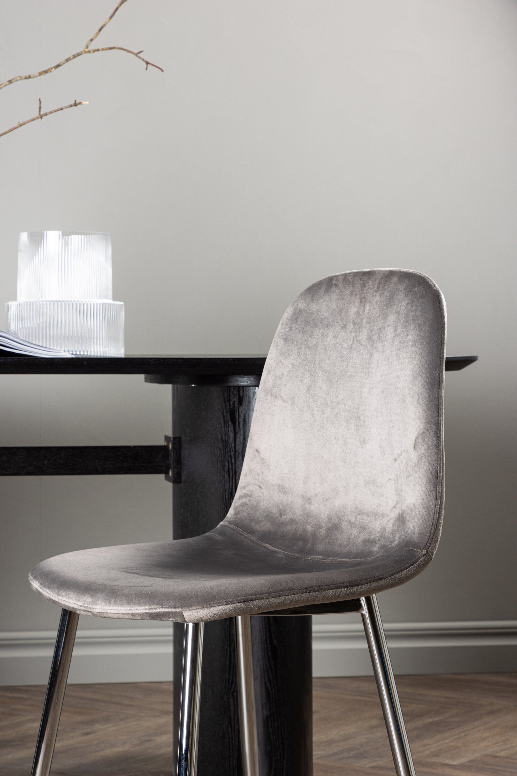 Eva Stuhl in Hellgrau präsentiert im Onlineshop von KAQTU Design AG. Stuhl ist von Venture Home