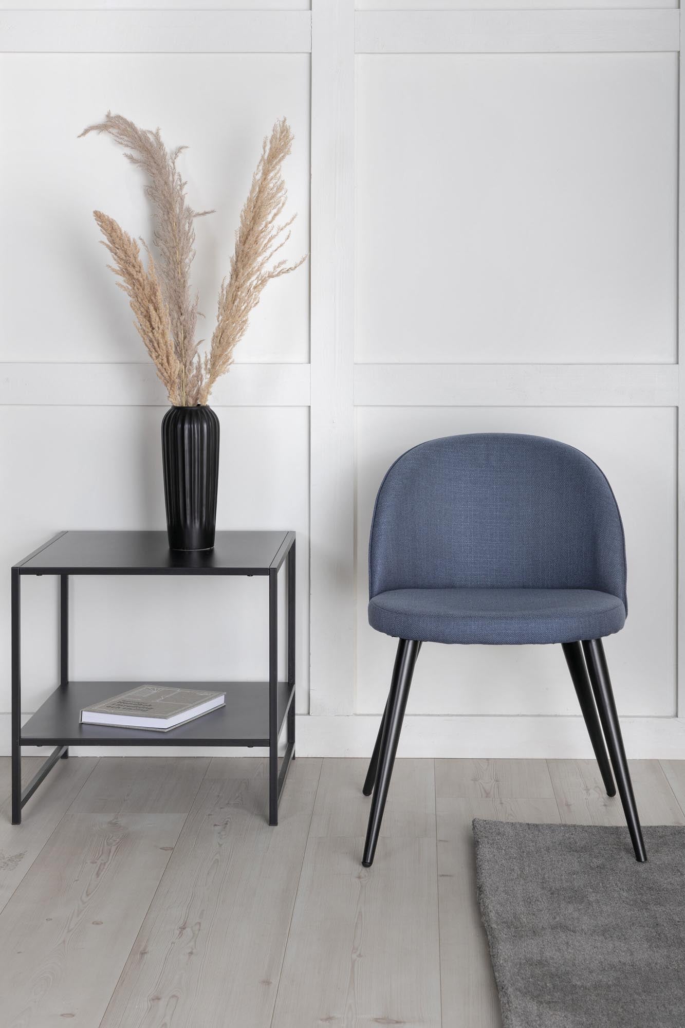 Erleben Sie mit dem Velvet Stuhl von Venture Home eleganten Komfort und zeitloses Design – perfekt für stilvolle Esszimmer und gesellige Runden!