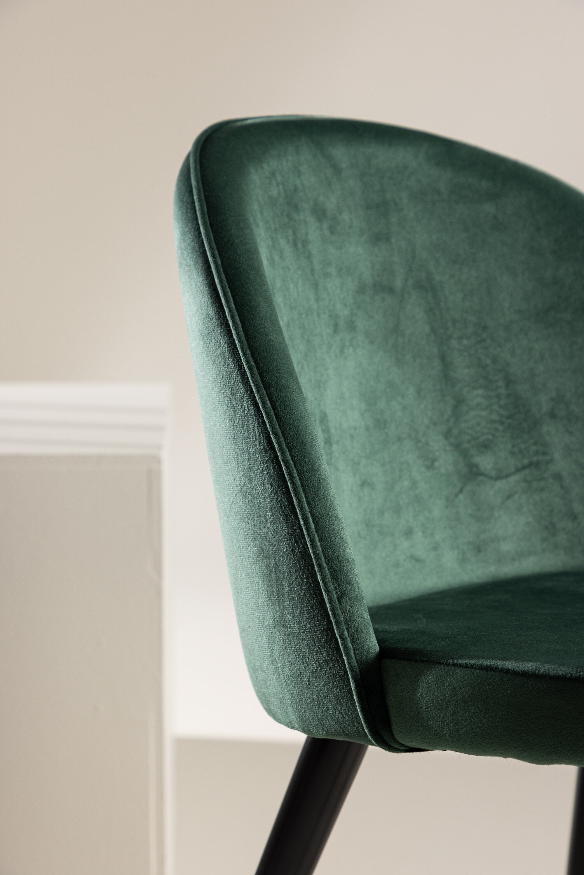 Velvet Matstol Stuhl in Grün / Schwarz präsentiert im Onlineshop von KAQTU Design AG. Schalenstuhl ist von Venture Home