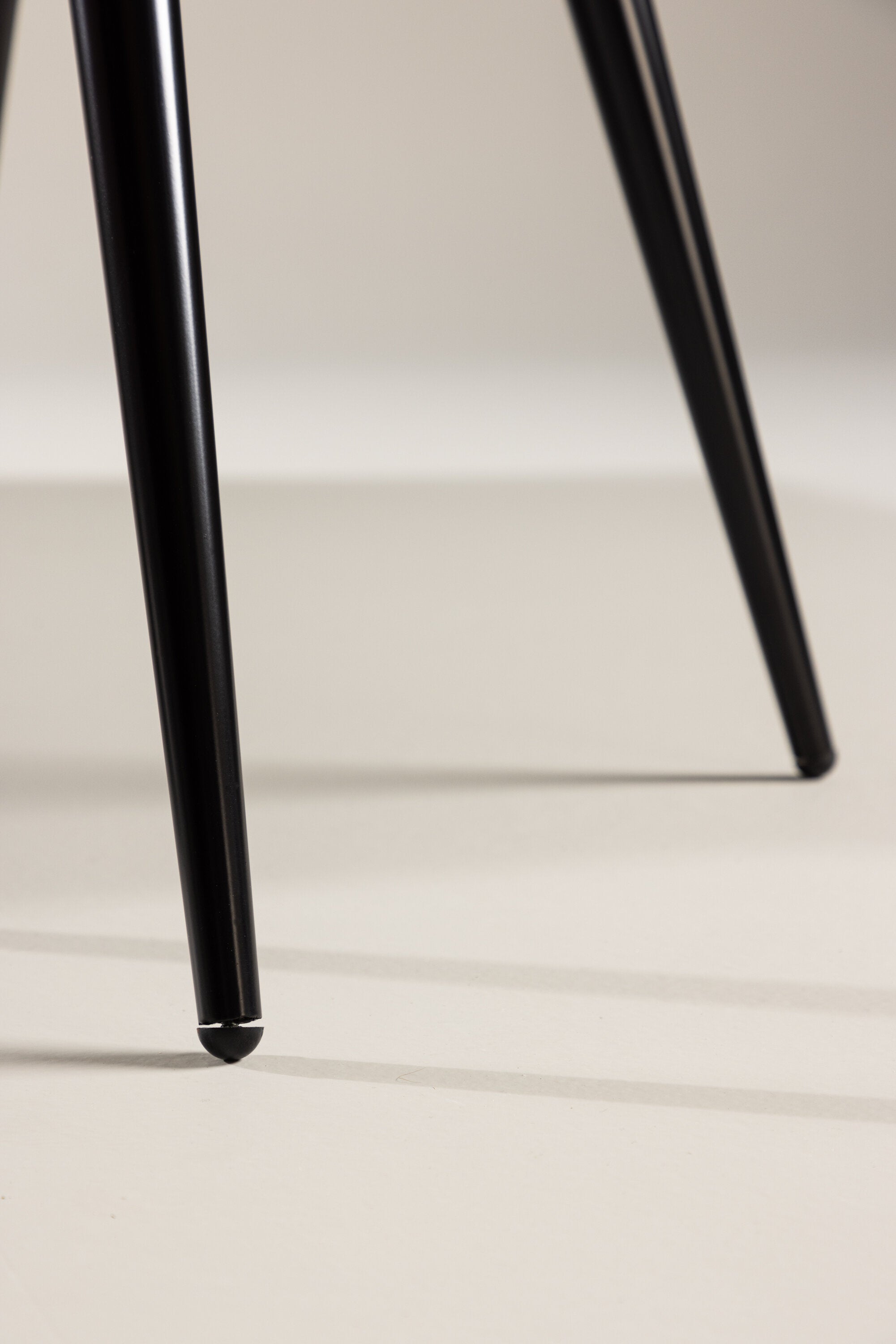 Velvet Matstol Stuhl in Grün / Schwarz präsentiert im Onlineshop von KAQTU Design AG. Schalenstuhl ist von Venture Home