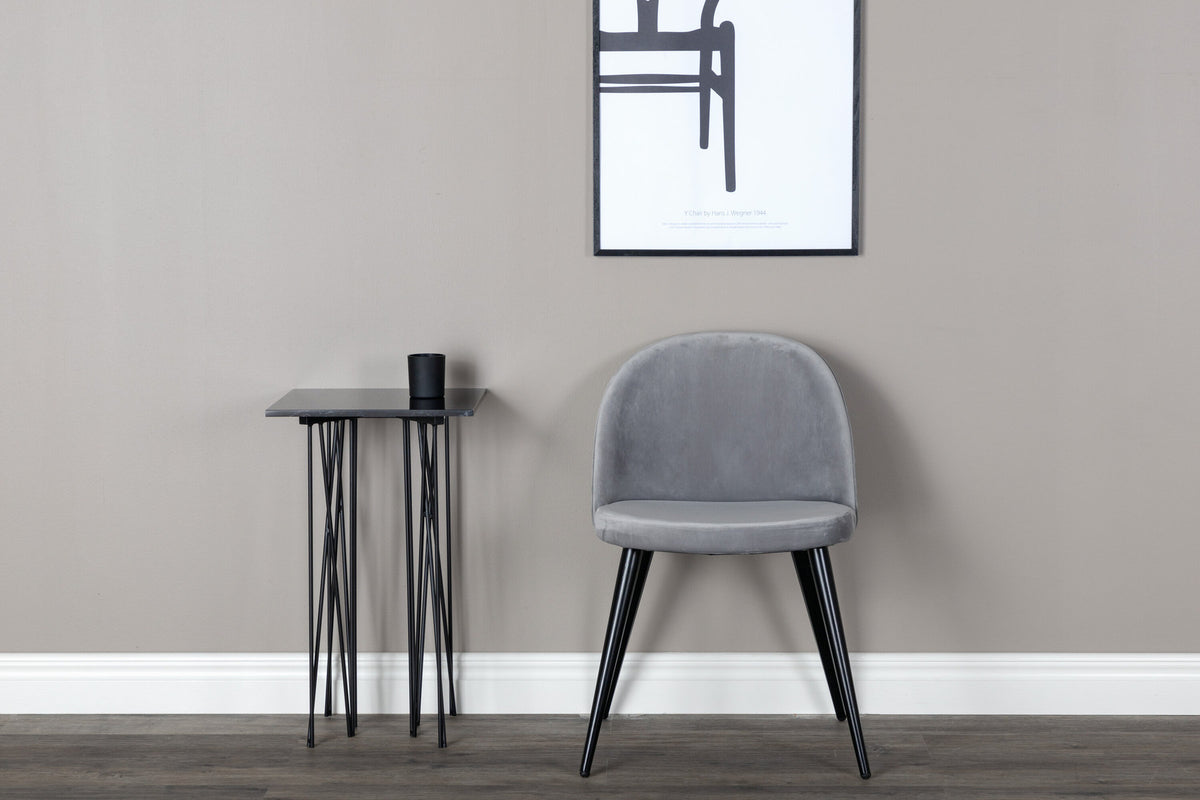 Velvet Matstol Stuhl in Grau / Schwarz präsentiert im Onlineshop von KAQTU Design AG. Schalenstuhl ist von Venture Home