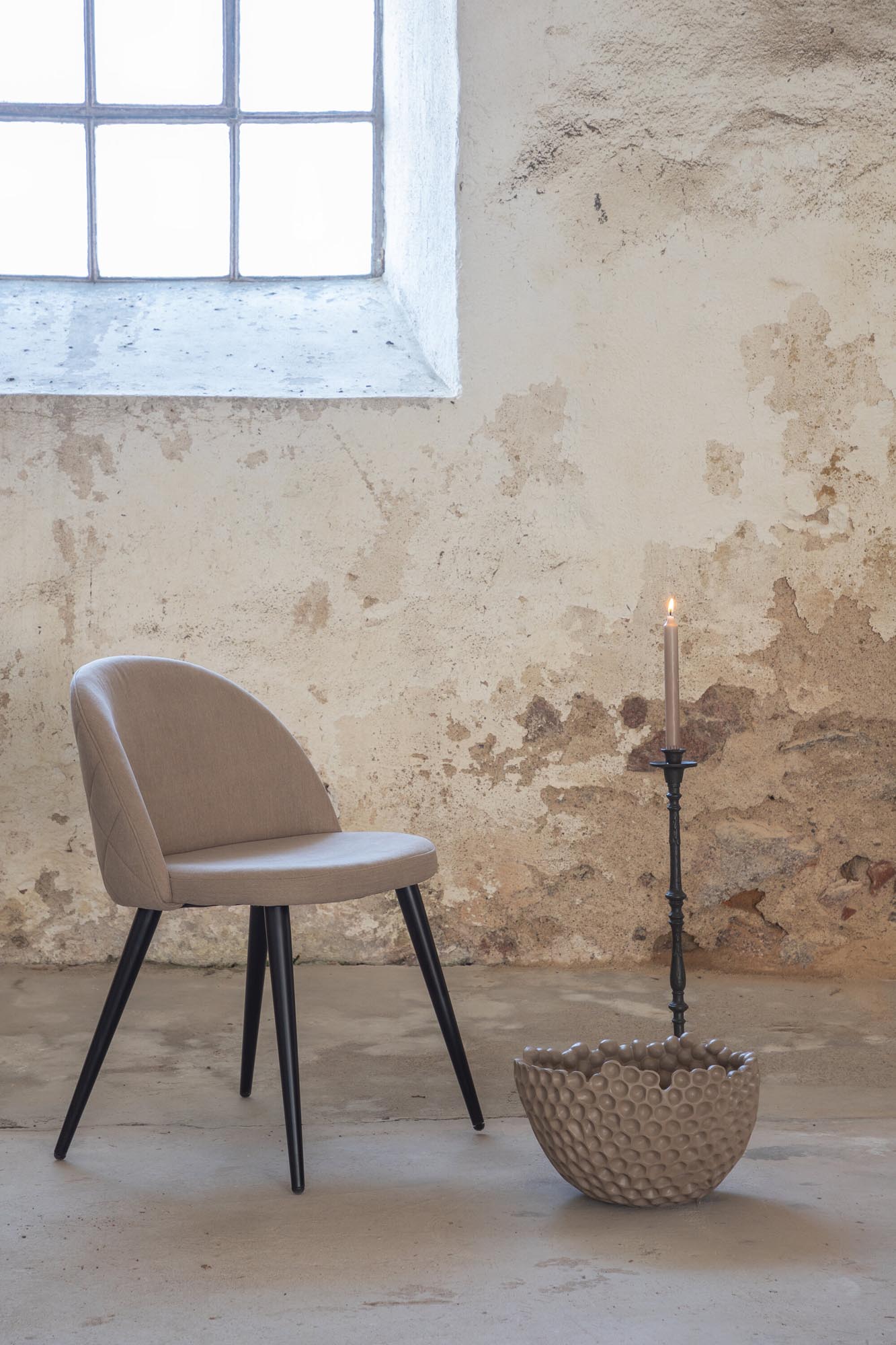 Velvet Stitches Stuhl in Beige präsentiert im Onlineshop von KAQTU Design AG. Stuhl ist von Venture Home