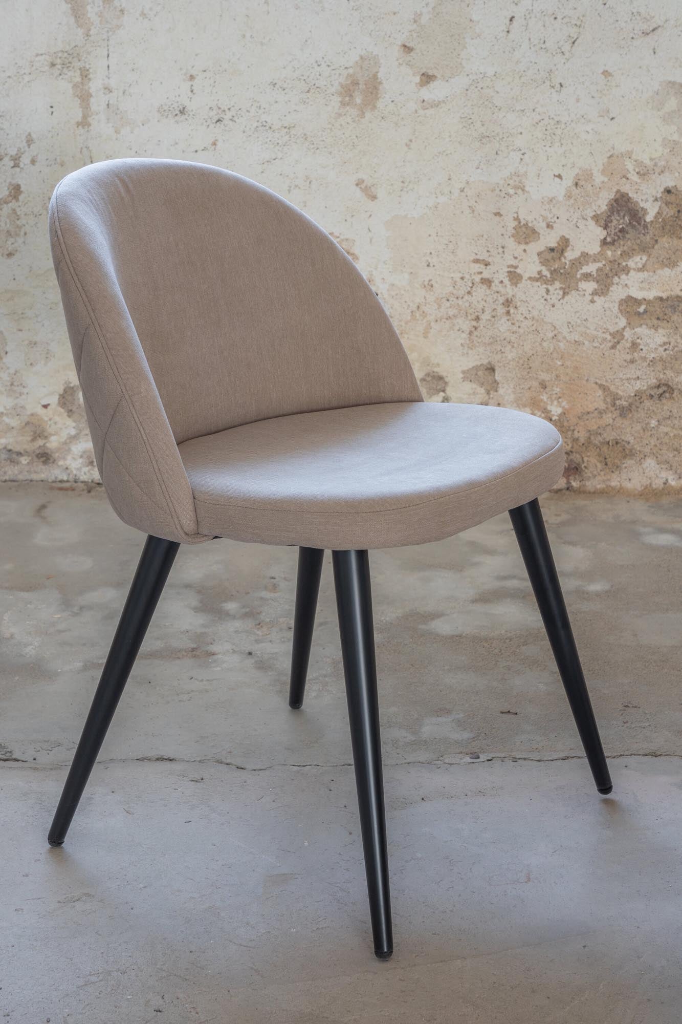 Velvet Stitches Stuhl in Beige präsentiert im Onlineshop von KAQTU Design AG. Stuhl ist von Venture Home