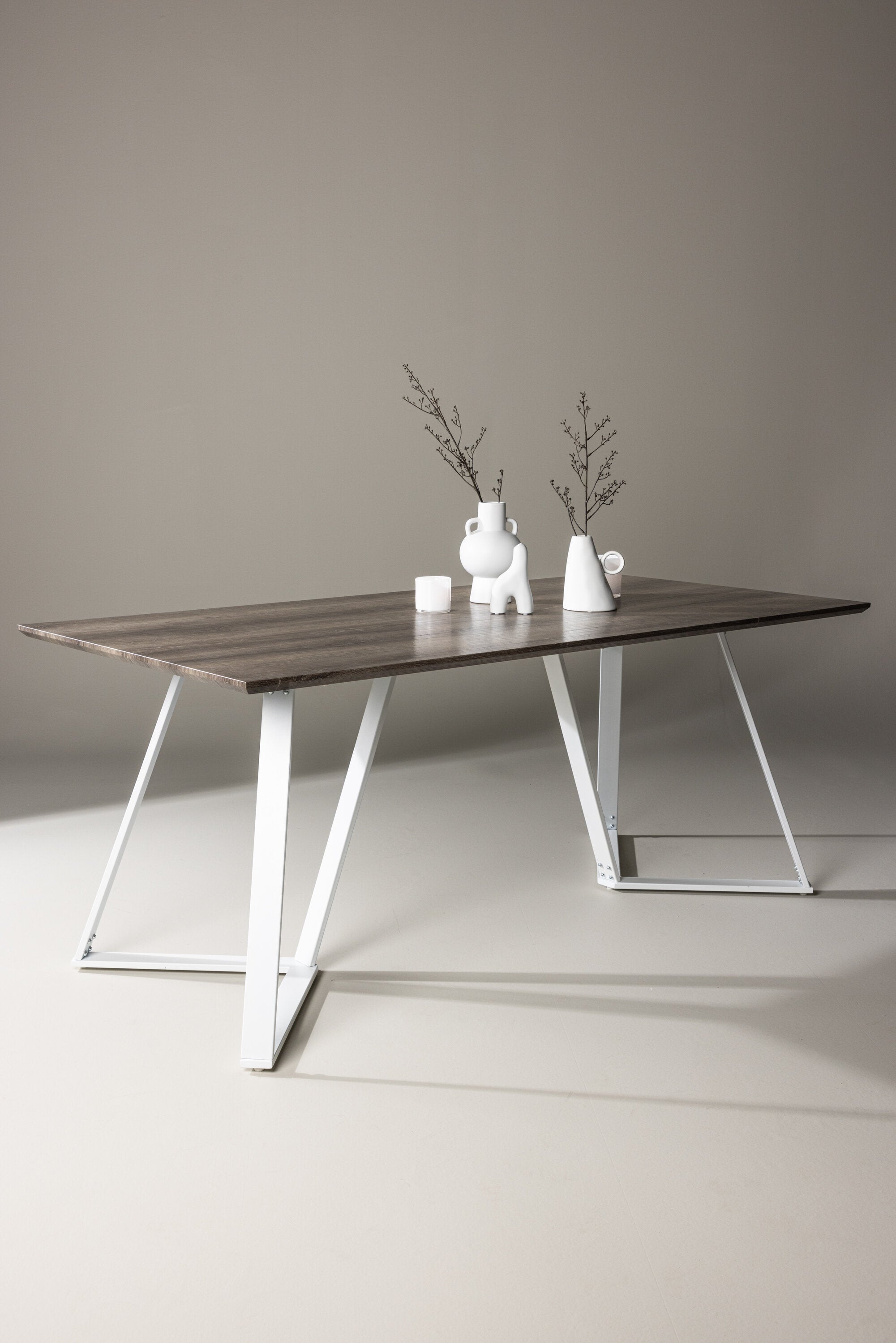 Marina Tisch in Grau präsentiert im Onlineshop von KAQTU Design AG. Esstisch ist von Venture Home