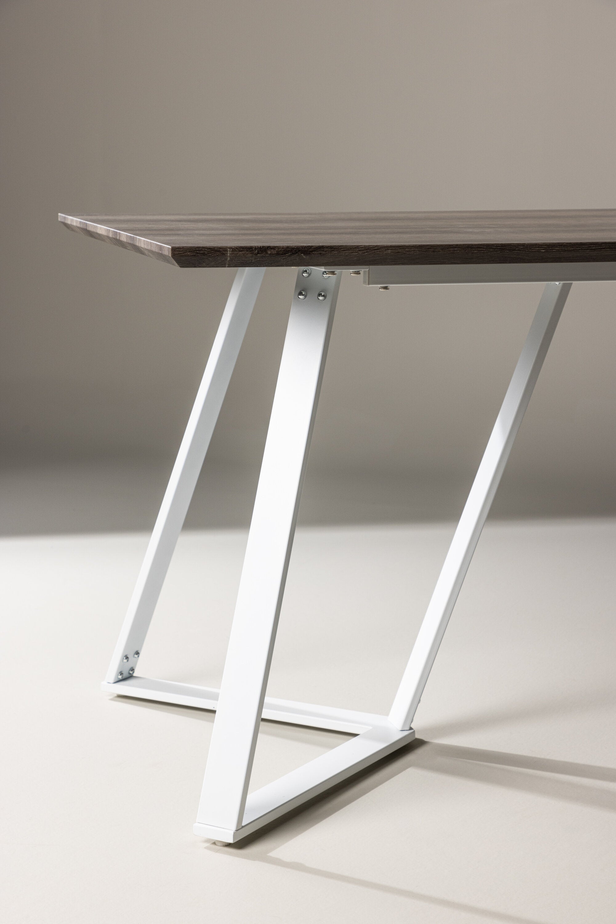 Marina Tisch in Grau präsentiert im Onlineshop von KAQTU Design AG. Esstisch ist von Venture Home