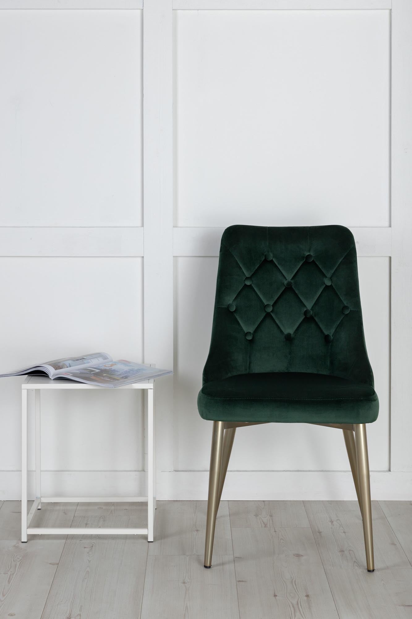 Luxuriöser Velvet Lyx Stuhl von Venture Home: Hochwertiger Samt, edles Design und optimaler Sitzkomfort für Ihr Zuhause.