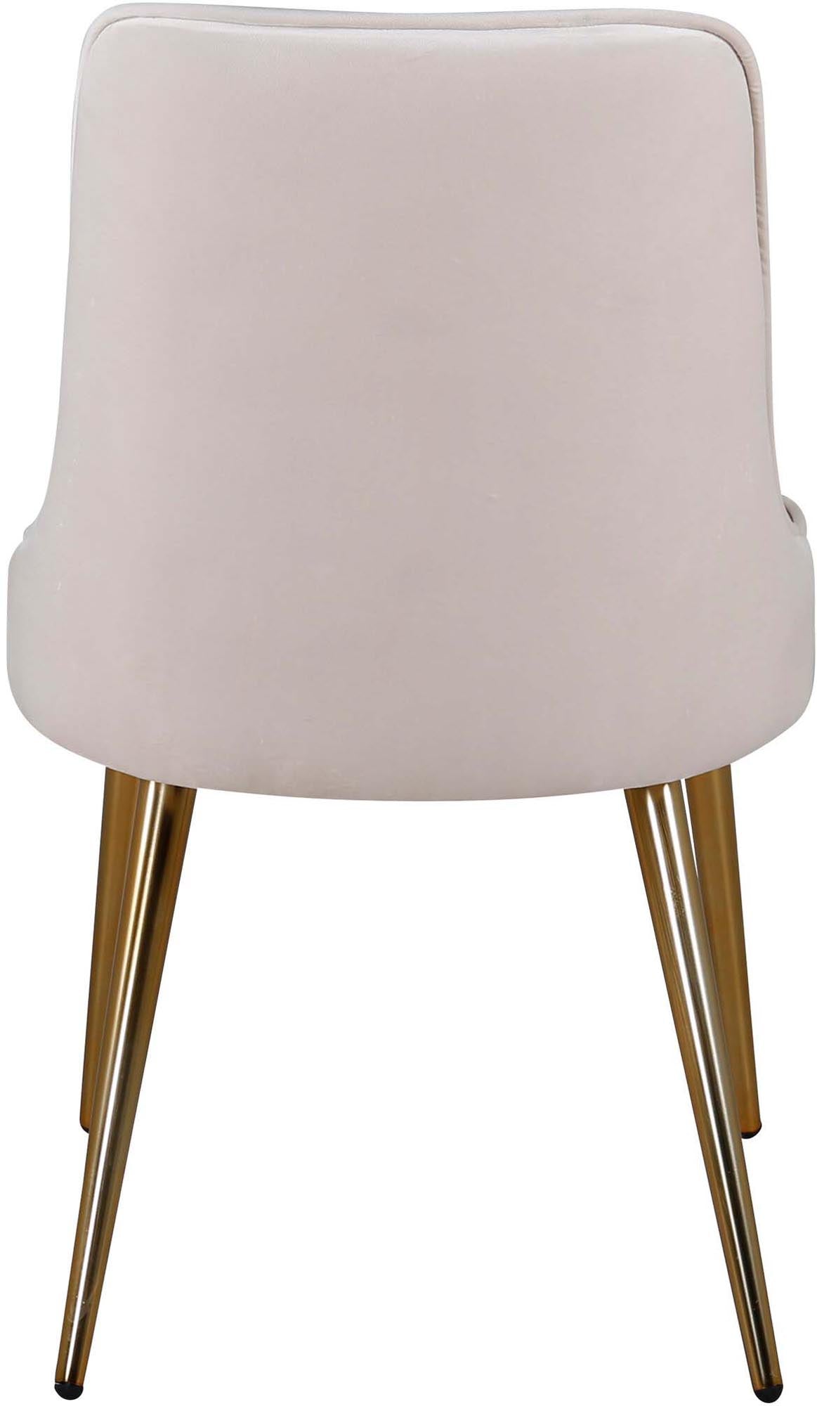 Luxuriöser Velvet Deluxe Stuhl von Venture Home: Hochwertige Materialien und elegantes Design für ein stilvolles Esszimmer.