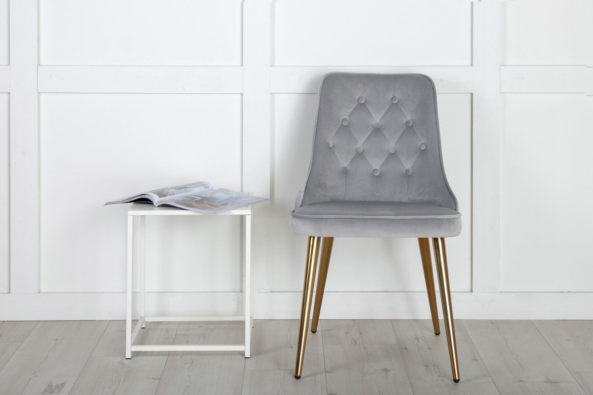 Velvet Deluxe Stuhl in Grau / Gold präsentiert im Onlineshop von KAQTU Design AG. Stuhl ist von Venture Home