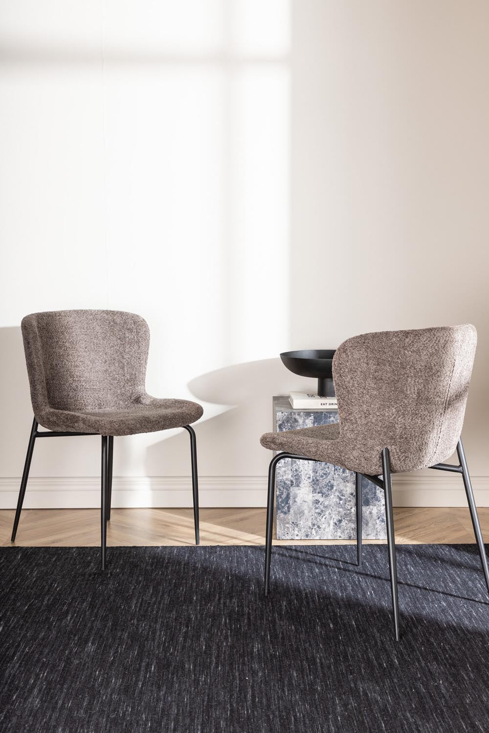 Modesto Stuhl in Braun präsentiert im Onlineshop von KAQTU Design AG. Stuhl ist von Venture Home