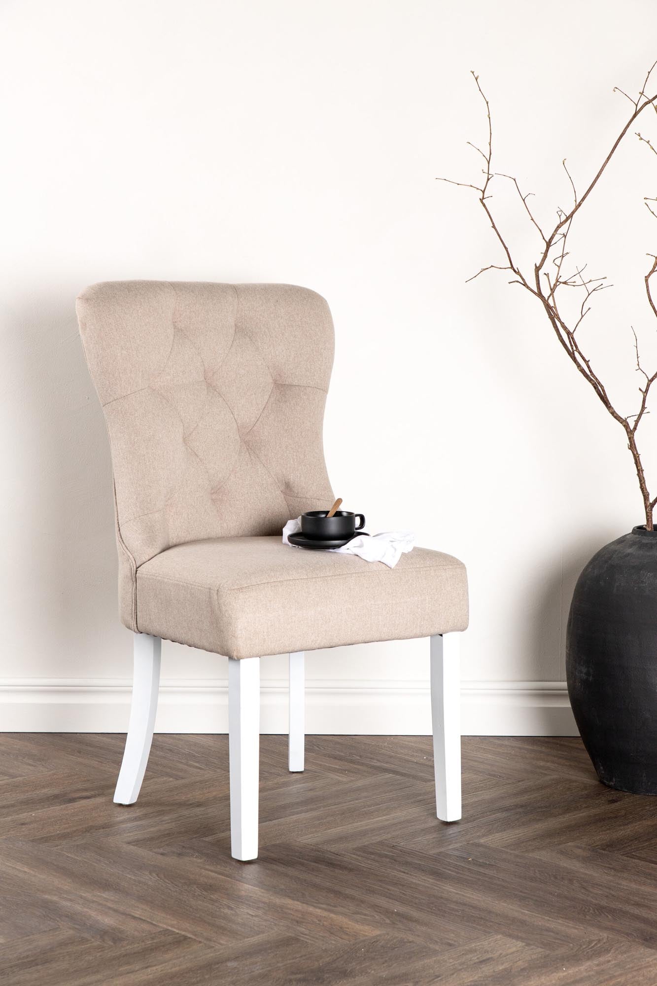 Vista Stuhl: Skandinavische Eleganz, beiger Leinenbezug, Eiche, ideal für stilvolle und komfortable Esszimmer.