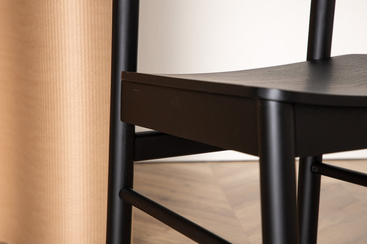 Montros Esszimmerstuhl in Schwarz präsentiert im Onlineshop von KAQTU Design AG. Stuhl ist von Venture Home