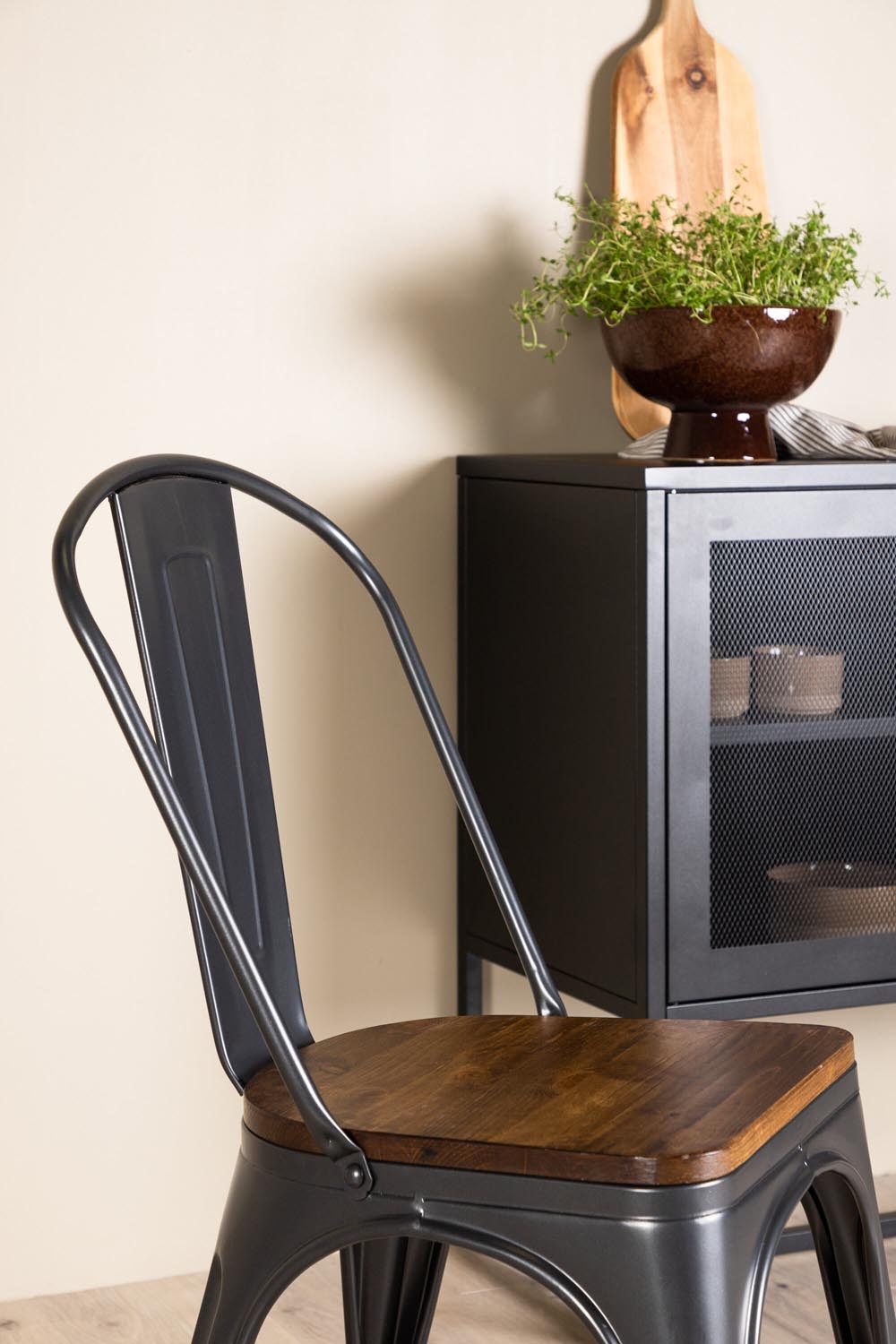 Tempe Stuhl in Nussbaum präsentiert im Onlineshop von KAQTU Design AG. Stuhl ist von Venture Home