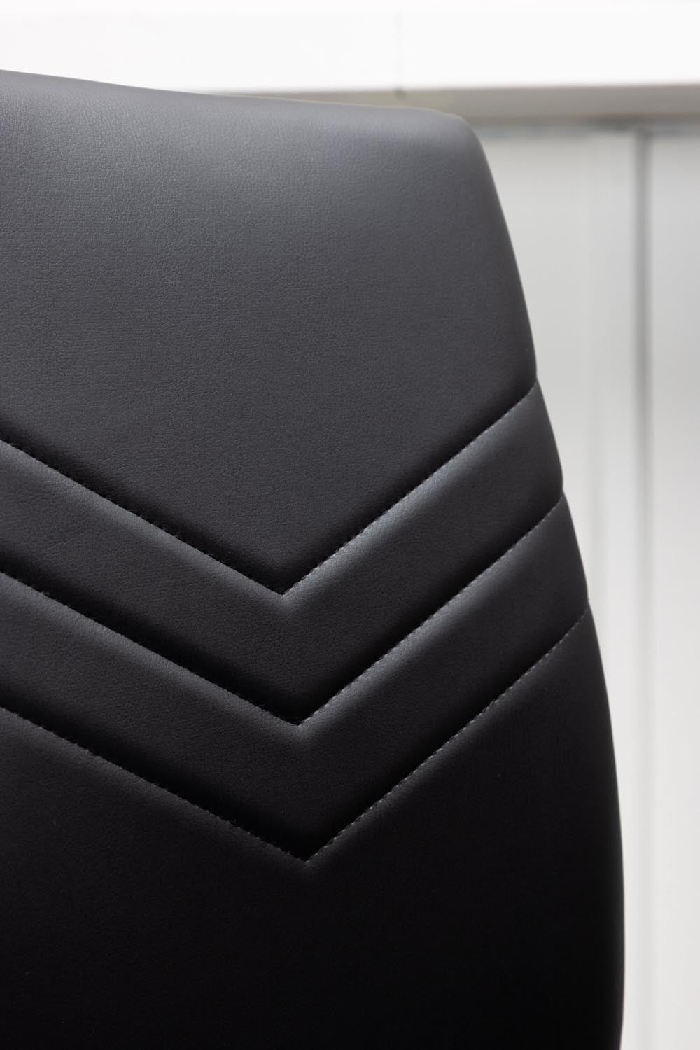 Lilienstuhl in Schwarz präsentiert im Onlineshop von KAQTU Design AG. Stuhl ist von Venture Home