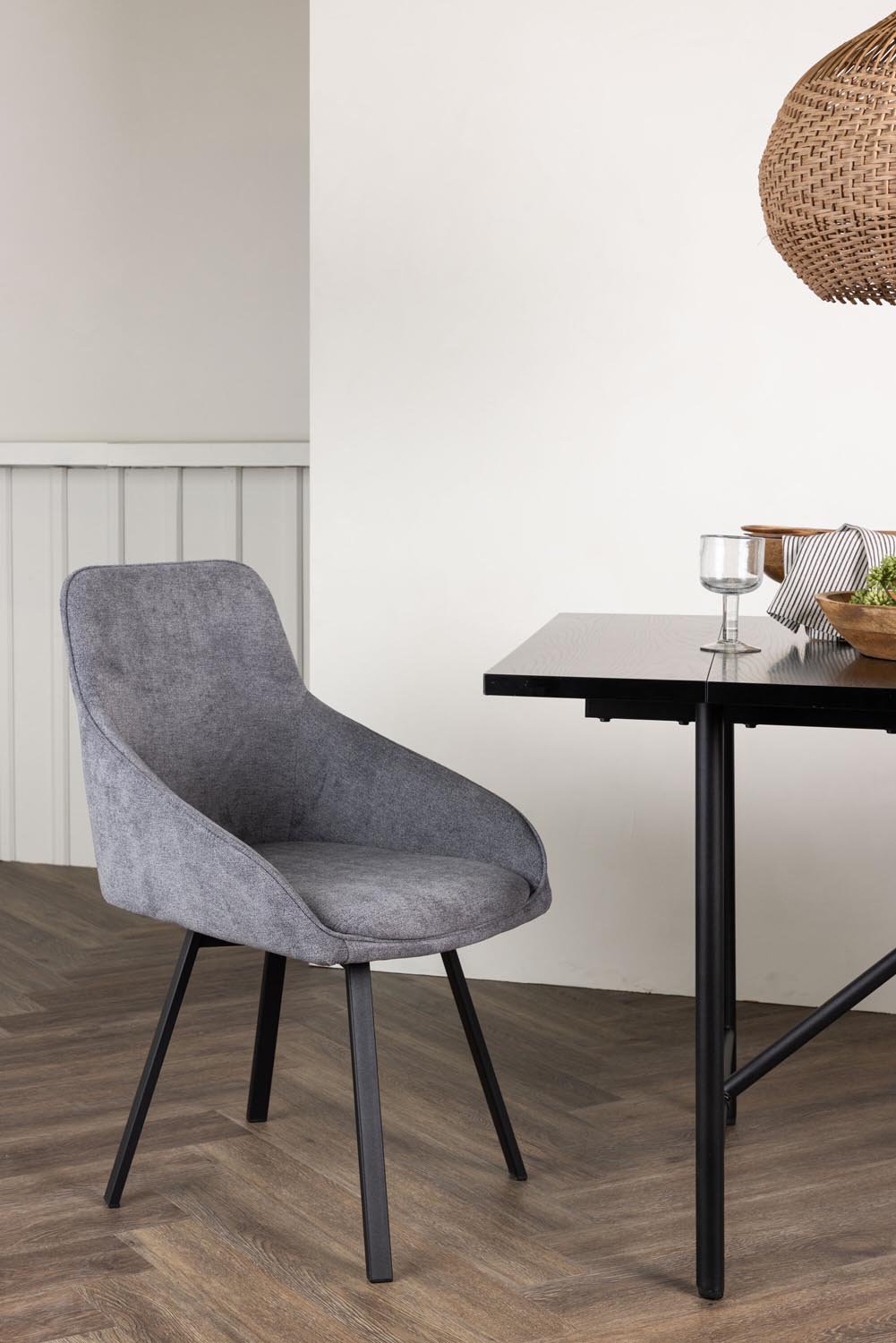 Rosie Stuhl in Grau präsentiert im Onlineshop von KAQTU Design AG. Stuhl mit Armlehne ist von Venture Home