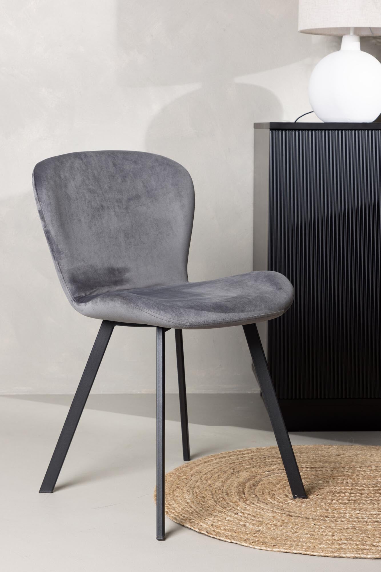 Entdecken Sie den Lilja Esszimmerstuhl von Venture Home – eine harmonische Verbindung aus modernem Design, hochwertigem Komfort und stabiler Standfestigkeit.