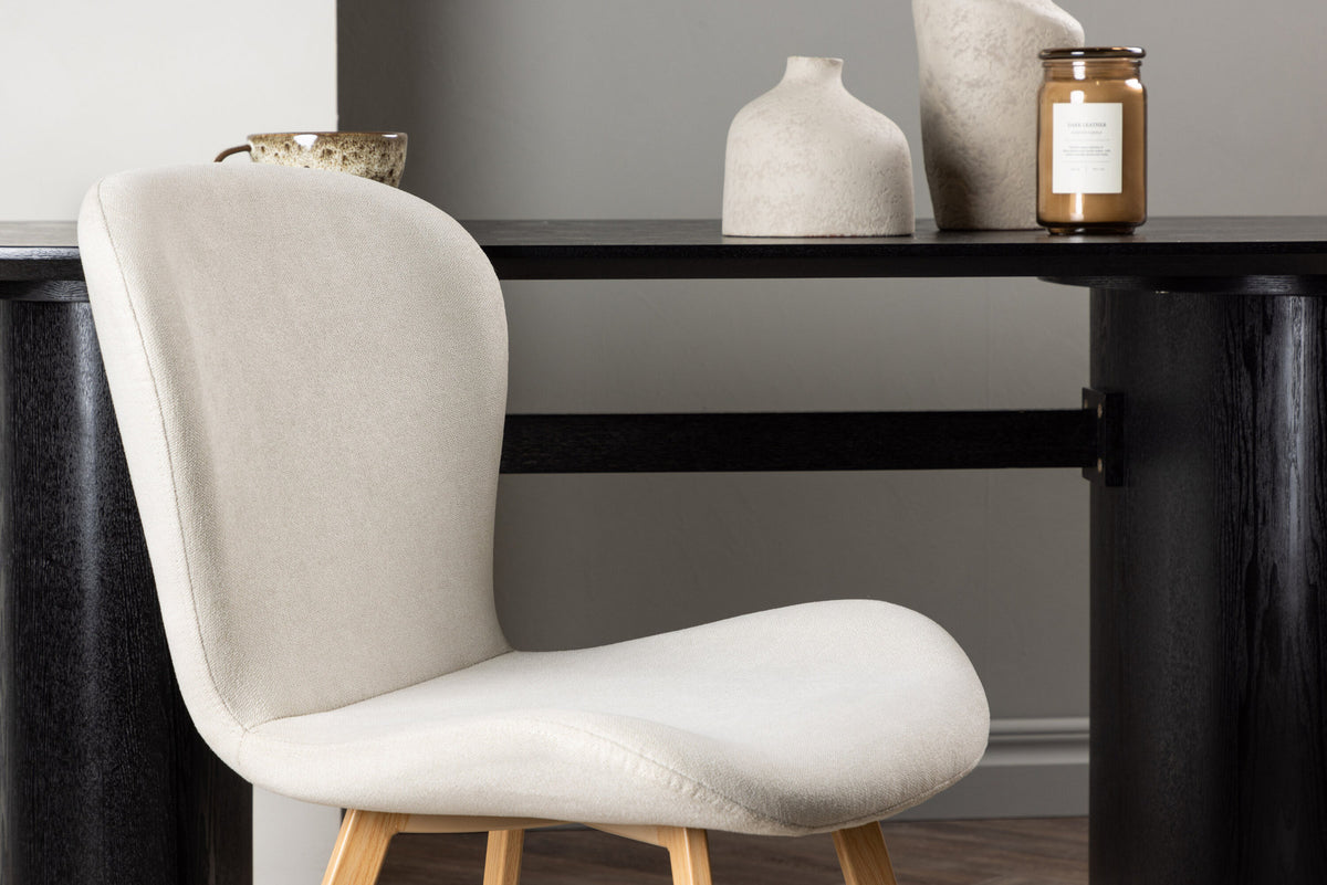 Lilja Esszimmerstuhl in Beige/Eiche präsentiert im Onlineshop von KAQTU Design AG. Stuhl ist von Venture Home