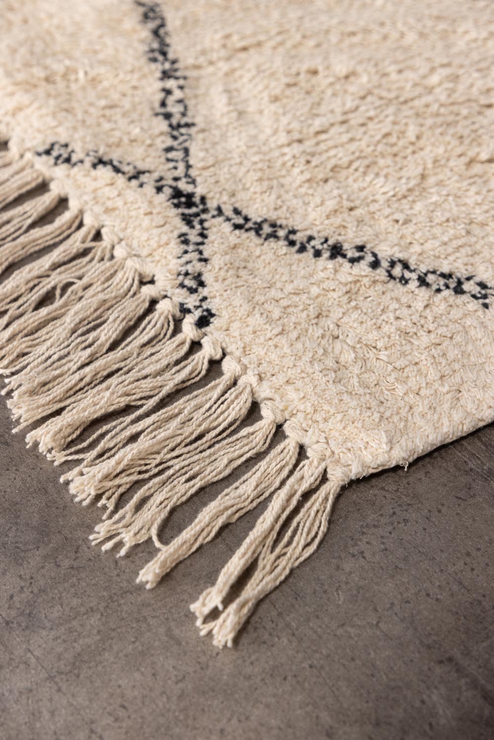 Thelma Teppich in Weiss präsentiert im Onlineshop von KAQTU Design AG. Teppich ist von Venture Home