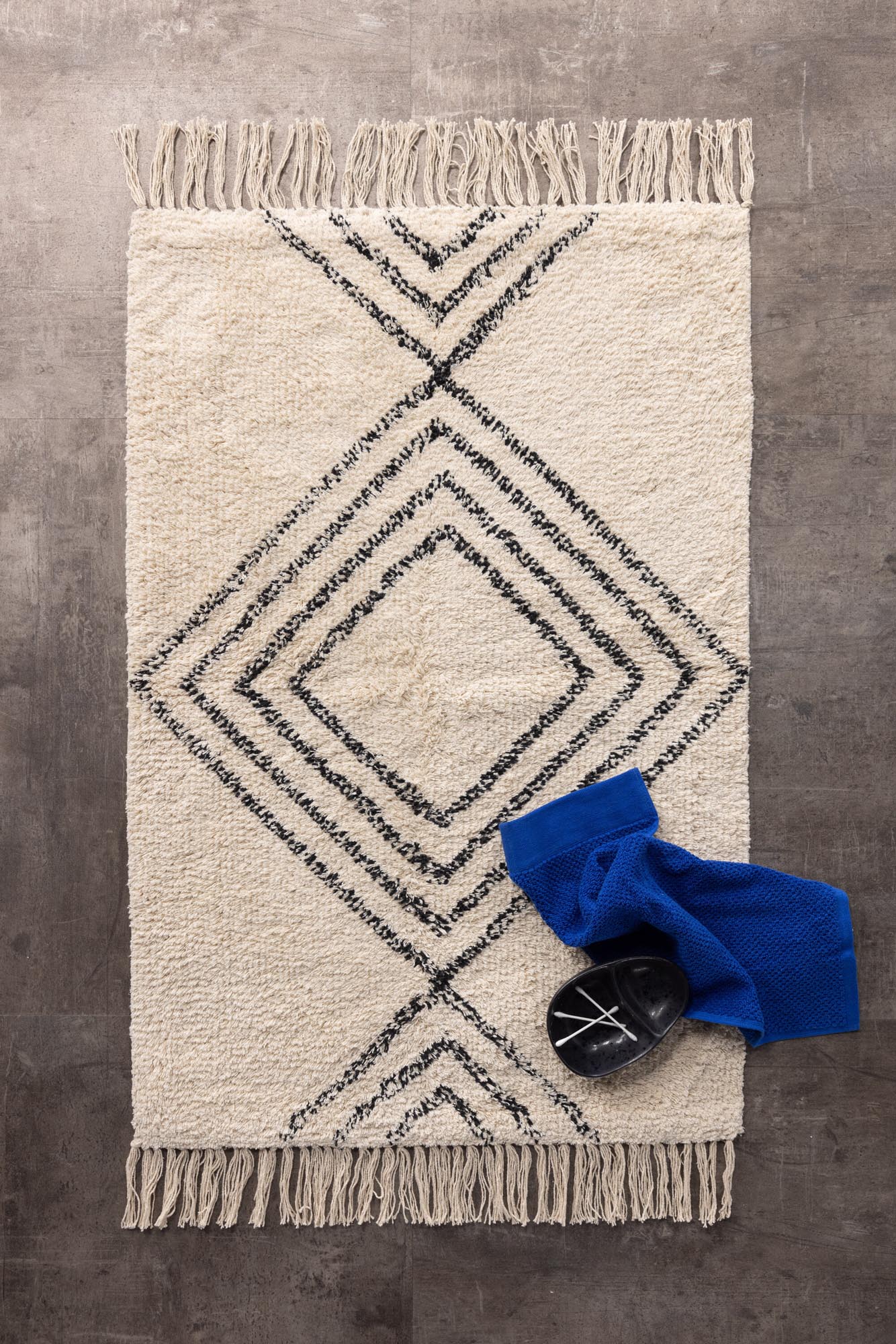 Love Teppich in Weiss präsentiert im Onlineshop von KAQTU Design AG. Teppich ist von Venture Home