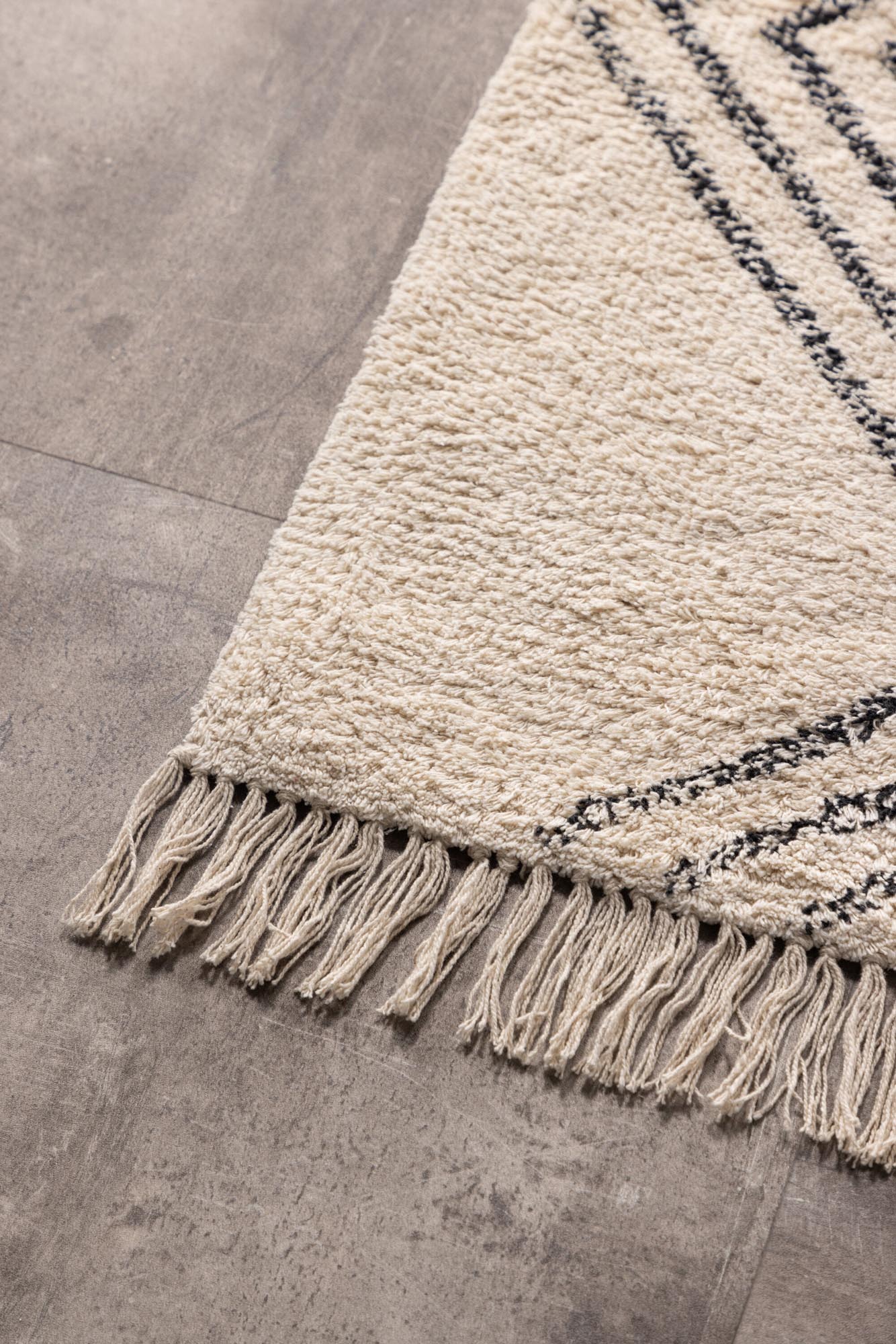 Stylische Love Teppichmatte von Venture Home: Hochwertige Baumwolle, rutschfest, pflegeleicht und ideal für Ihr Badezimmer. Eleganz und Komfort vereint!