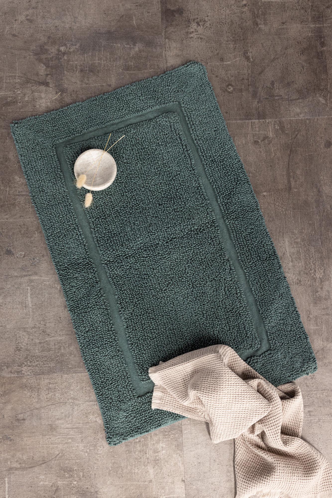 Entdecken Sie die luxuriöse William Badezimmermatte von Venture Home – weich, langlebig und stilvoll für Ihr Badezimmer.