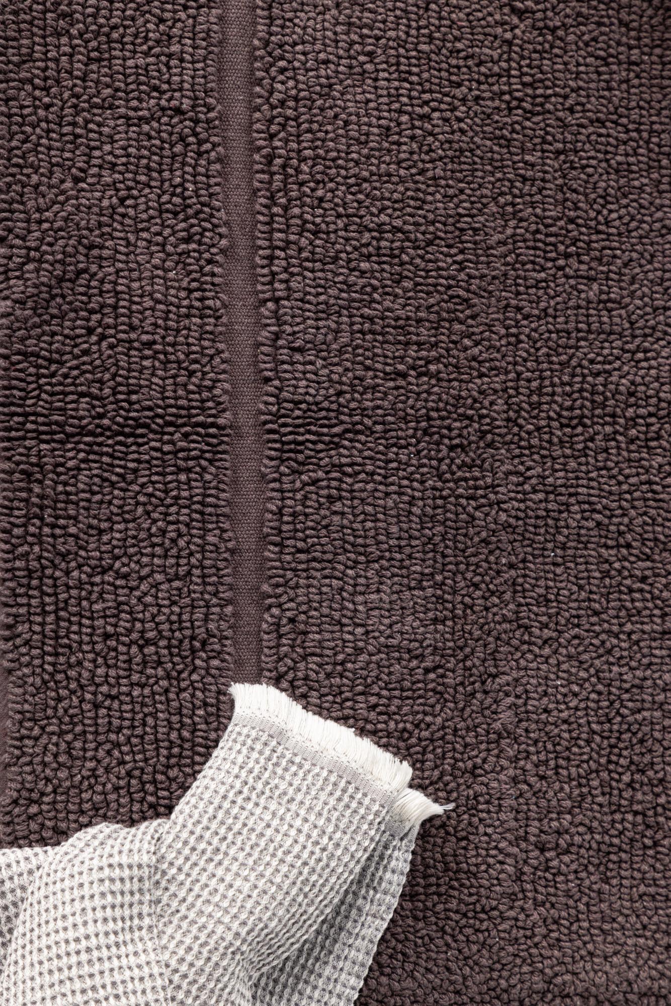 Die William Badezimmermatte von Venture Home vereint stilvolles Design mit luxuriösem Komfort. Hergestellt aus hochwertiger Baumwolle, bietet sie Weichheit und Langlebigkeit.