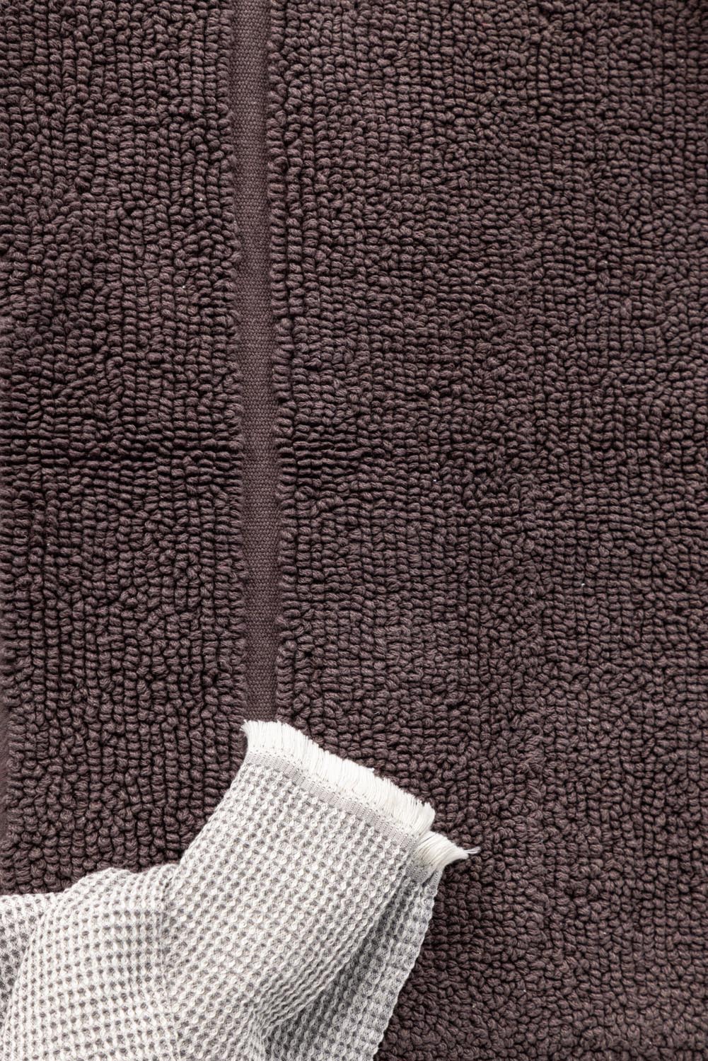 William Teppich in Grau präsentiert im Onlineshop von KAQTU Design AG. Teppich ist von Venture Home
