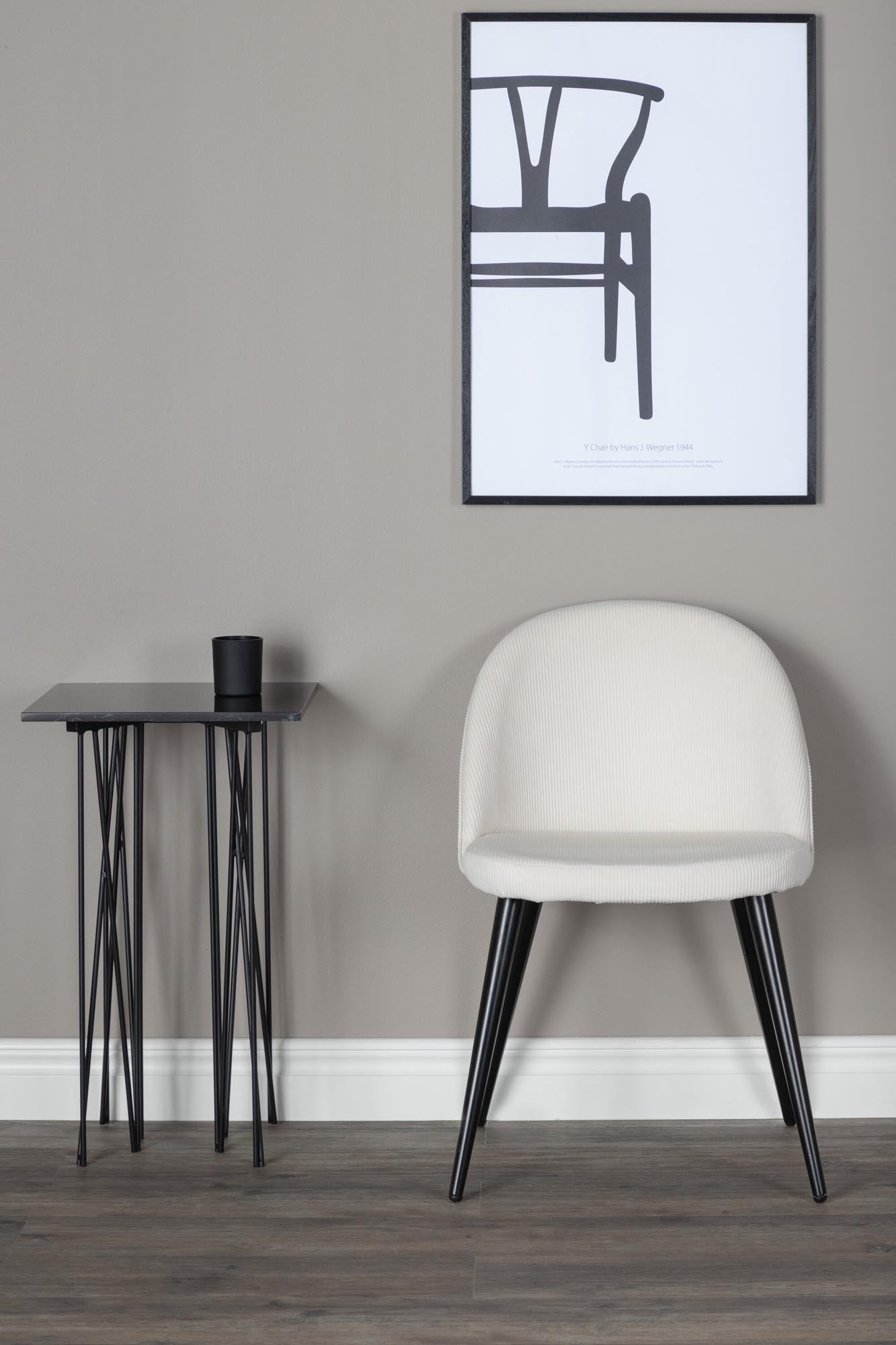 Eleganter Velvet Stuhl von Venture Home, der mit hochwertigem Samt und ergonomischem Design für unvergessliche Ess-Erlebnisse begeistert.