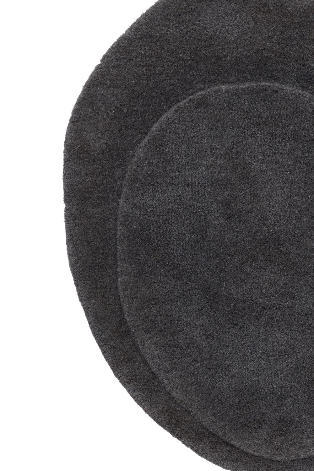 Sten Teppich in Dunkelgrau präsentiert im Onlineshop von KAQTU Design AG. Türmatte ist von Venture Home