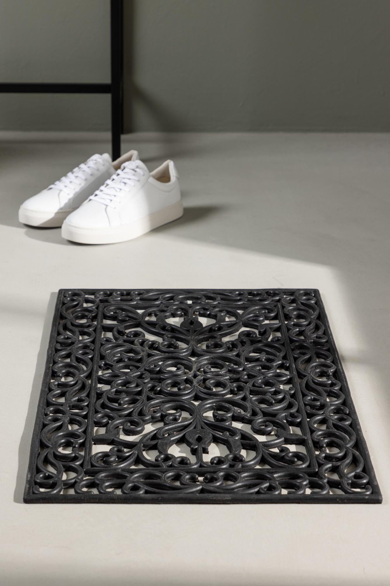 Stilvolle Fussmatte von Venture Home: Robuste Gummimatte mit rutschfester Oberfläche und modernem Design für einen einladenden Eingangsbereich.