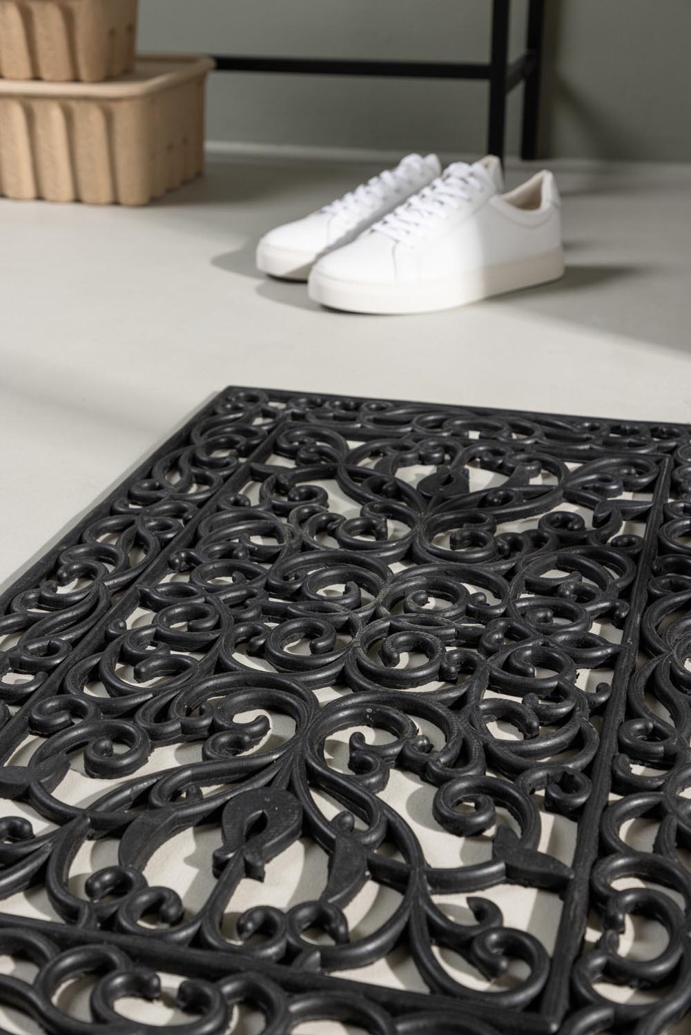 Matten Teppich in Schwarz präsentiert im Onlineshop von KAQTU Design AG. Türmatte ist von Venture Home