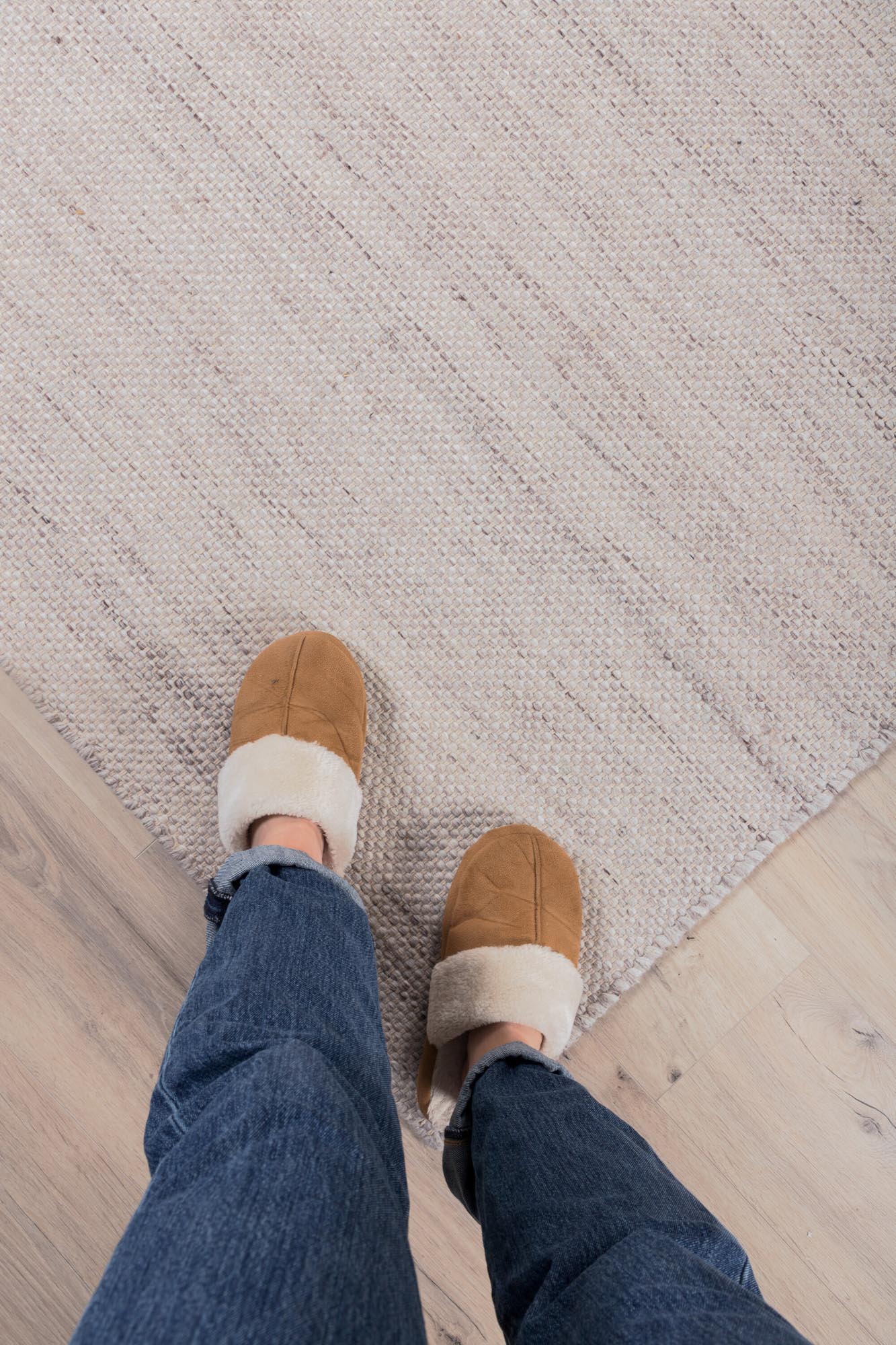 Devi Teppich in Beige präsentiert im Onlineshop von KAQTU Design AG. Teppich ist von Venture Home