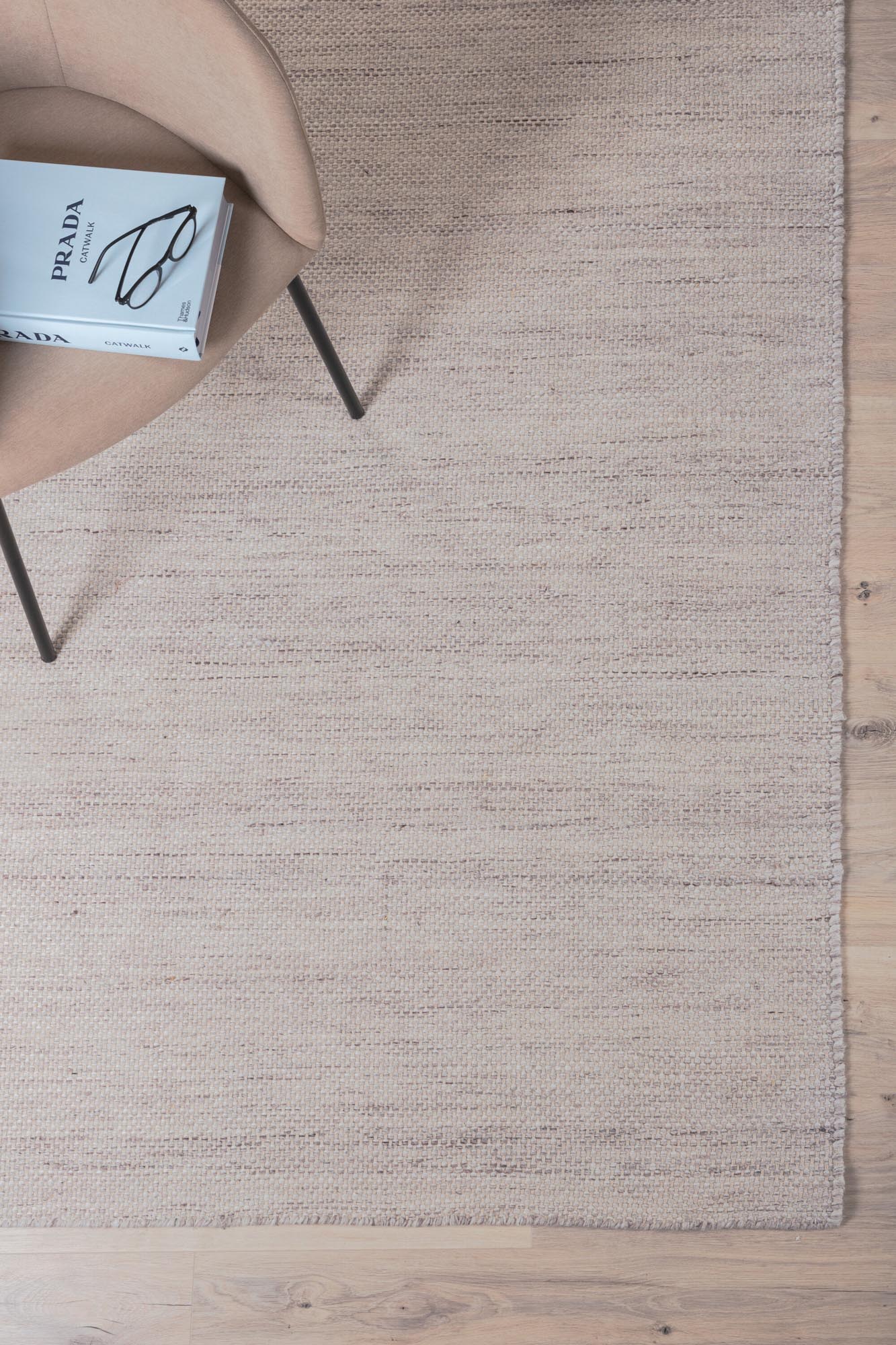 Devi Teppich in Beige präsentiert im Onlineshop von KAQTU Design AG. Teppich ist von Venture Home