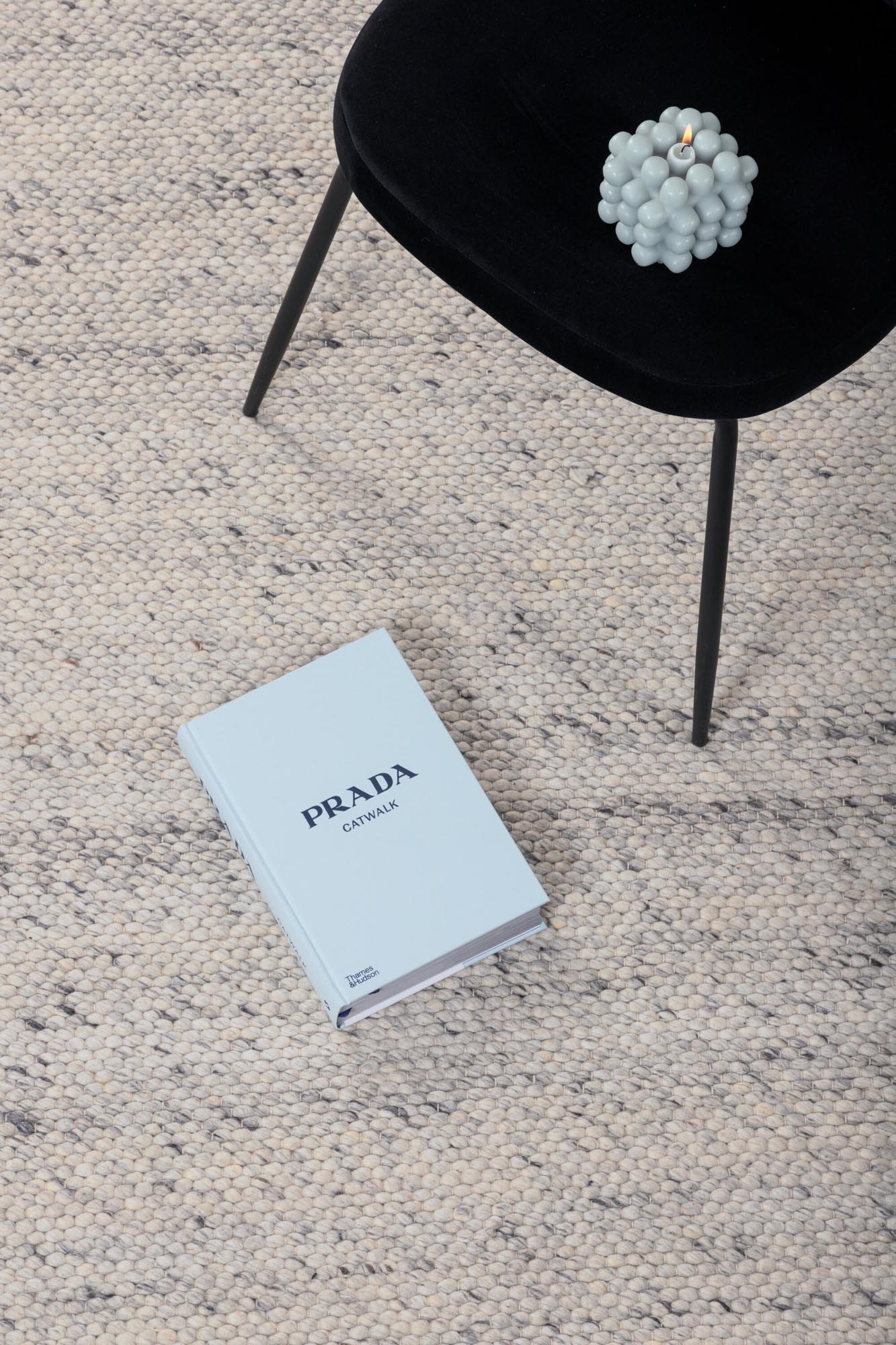 Ganga Teppich in Weiss präsentiert im Onlineshop von KAQTU Design AG. Teppich ist von Venture Home