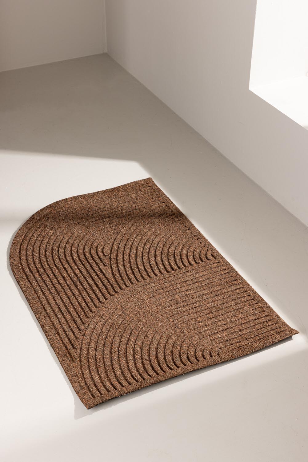 Valentino Teppich in Braun präsentiert im Onlineshop von KAQTU Design AG. Türmatte ist von Venture Home