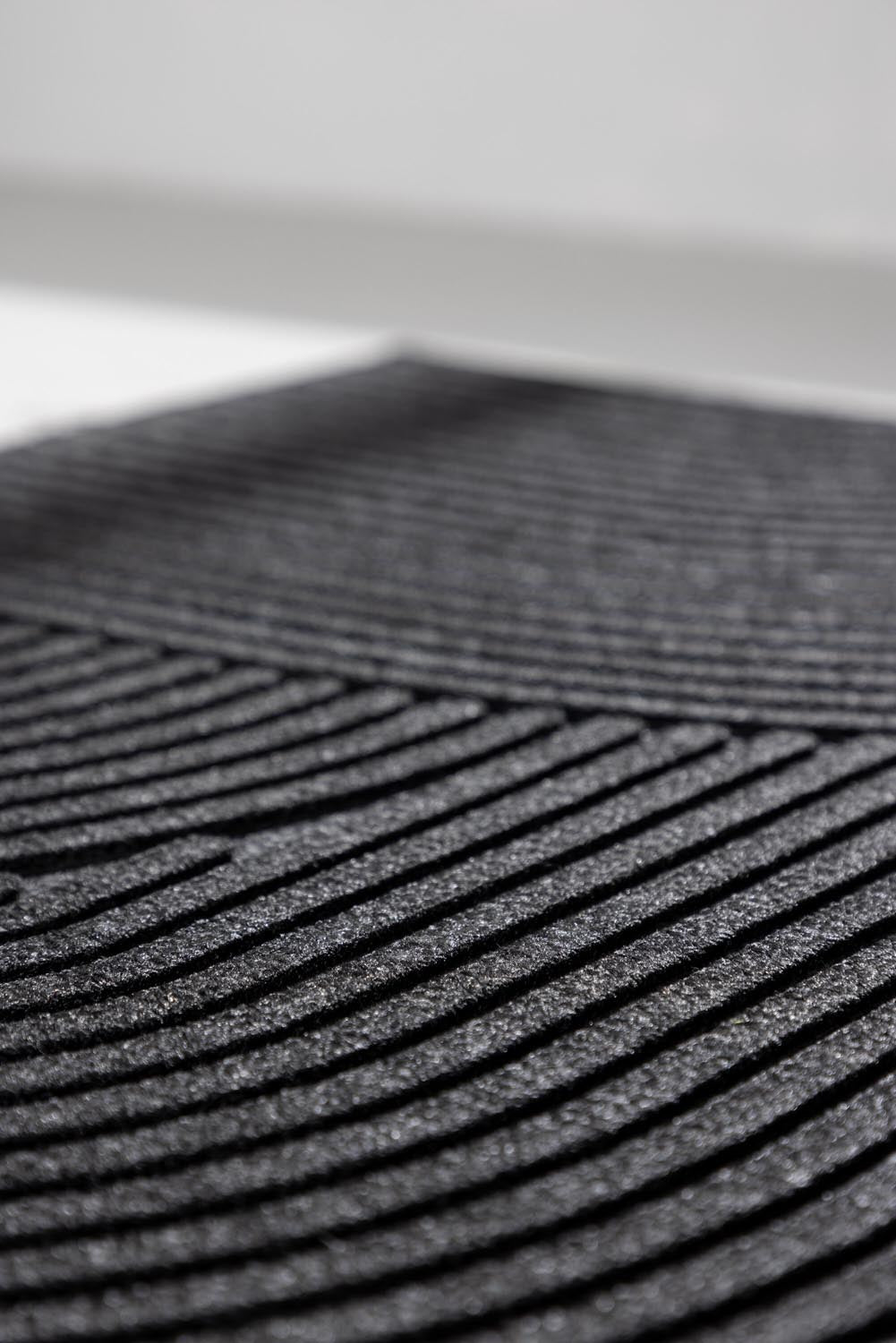 Valentino Teppich in Schwarz präsentiert im Onlineshop von KAQTU Design AG. Türmatte ist von Venture Home